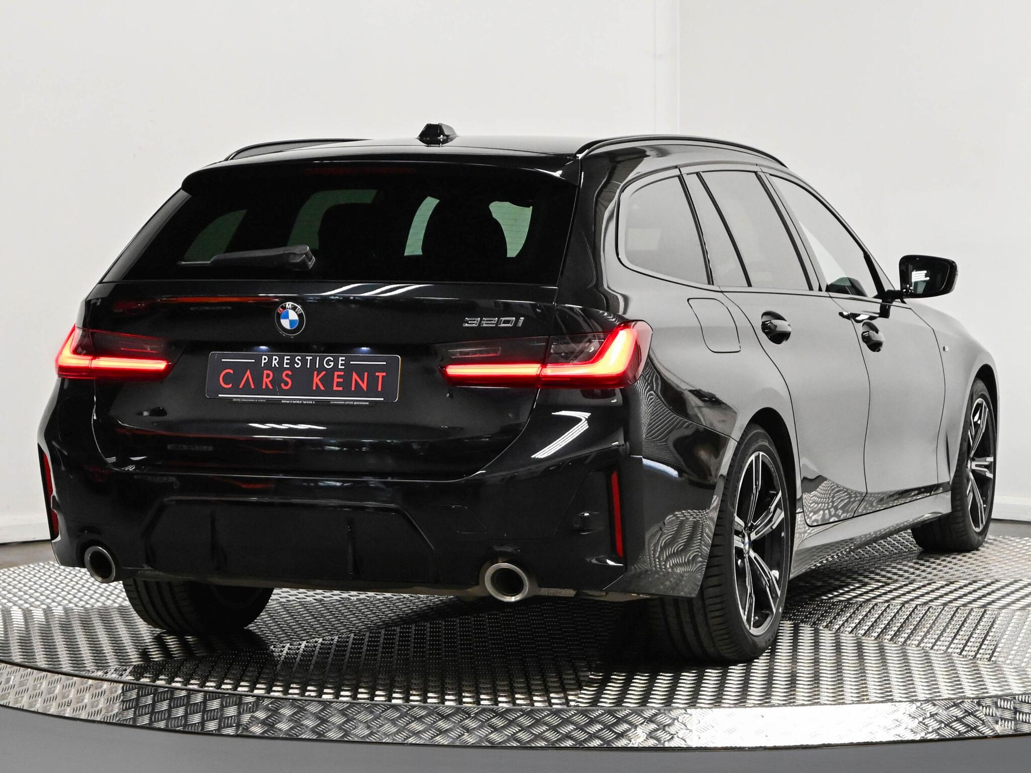 BMW 3 Series view 23