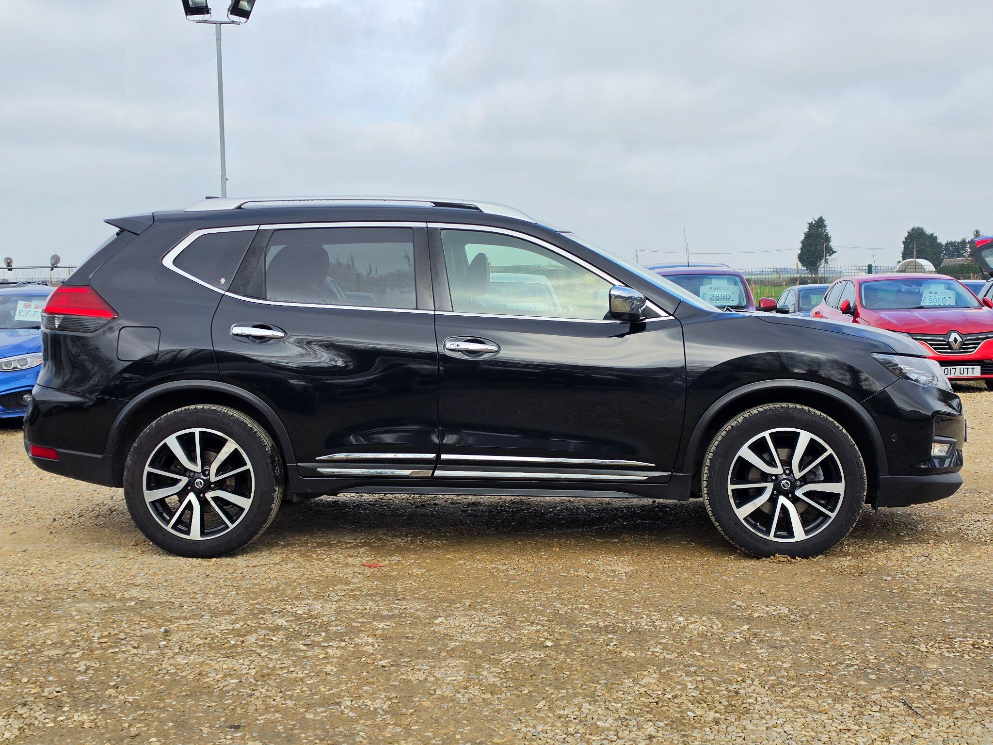Nissan X-Trail view 5