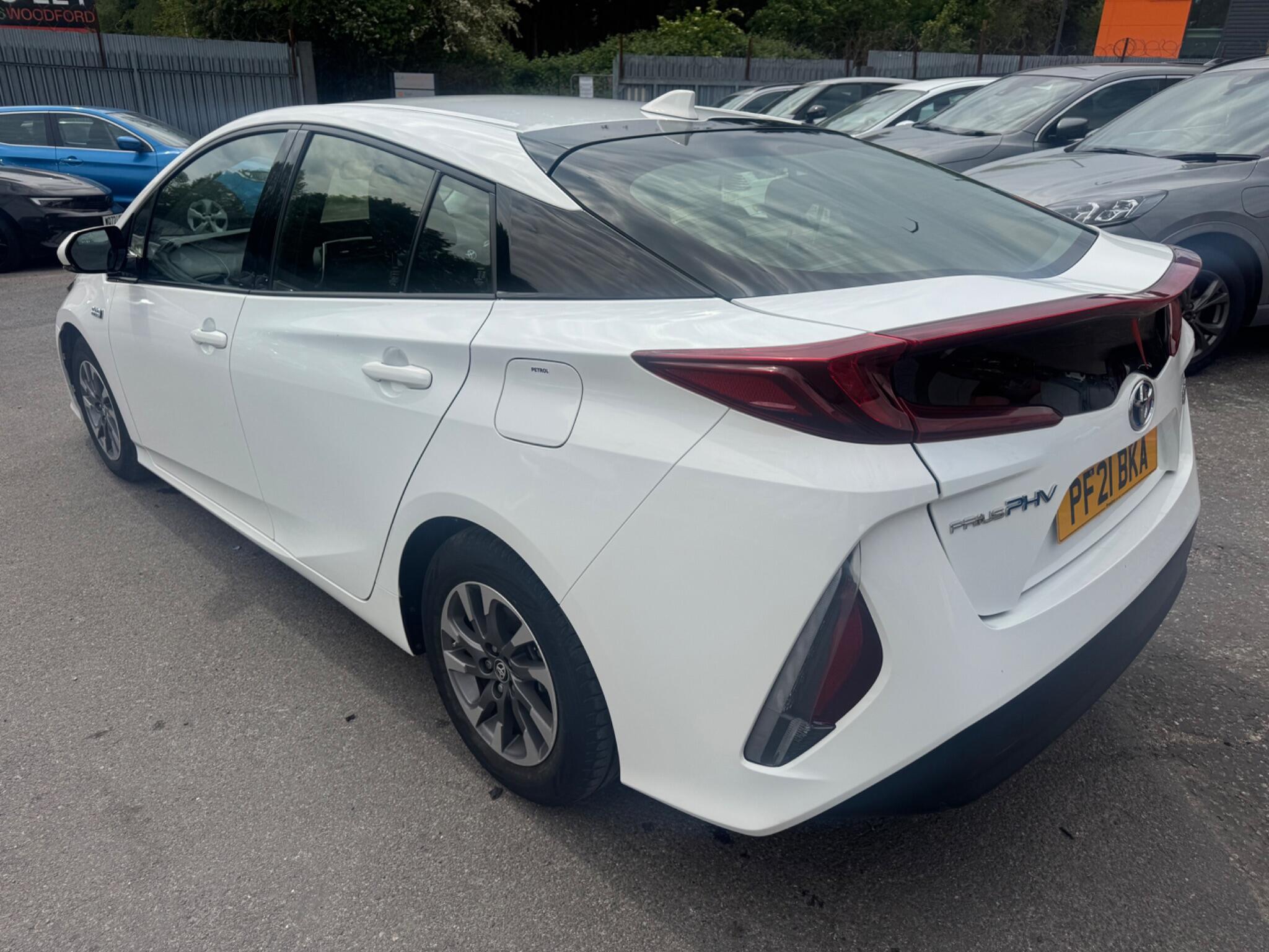 Toyota Prius view 3