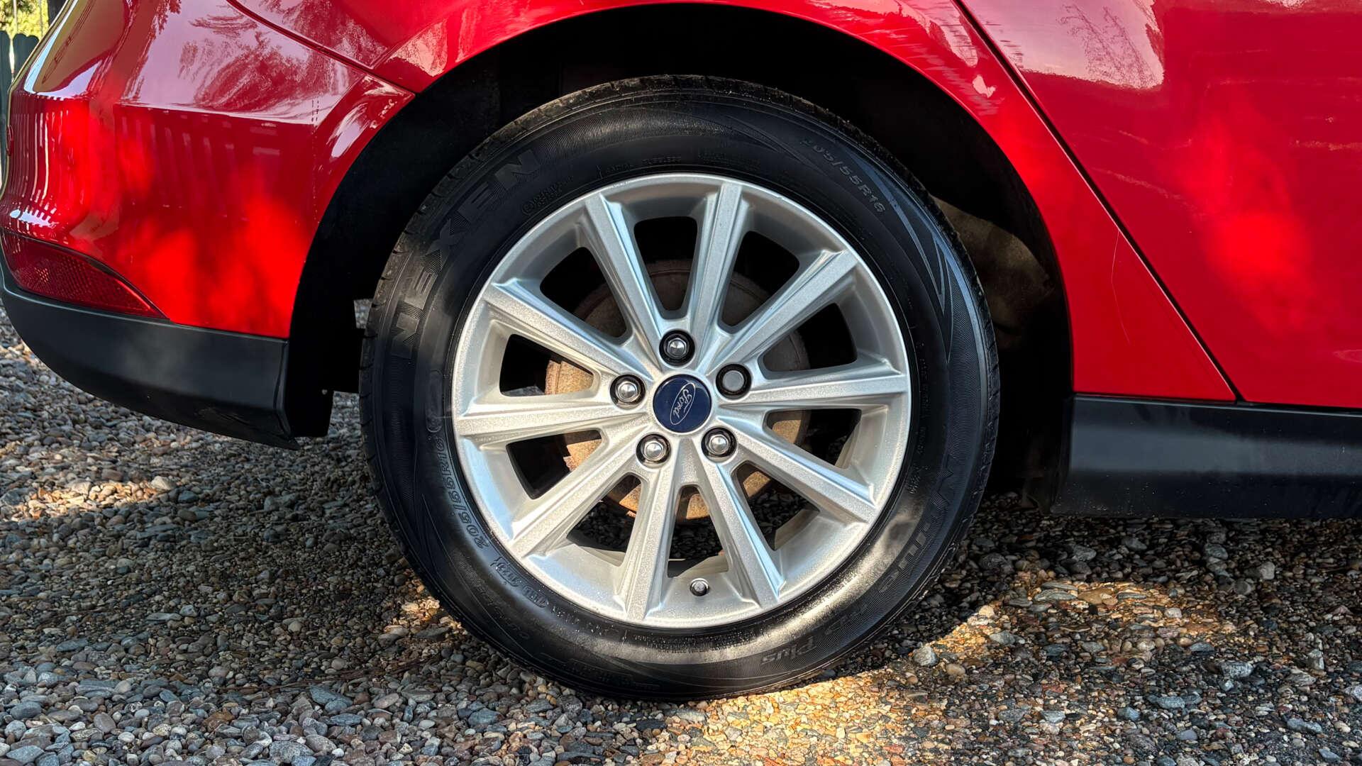Ford Focus view 39