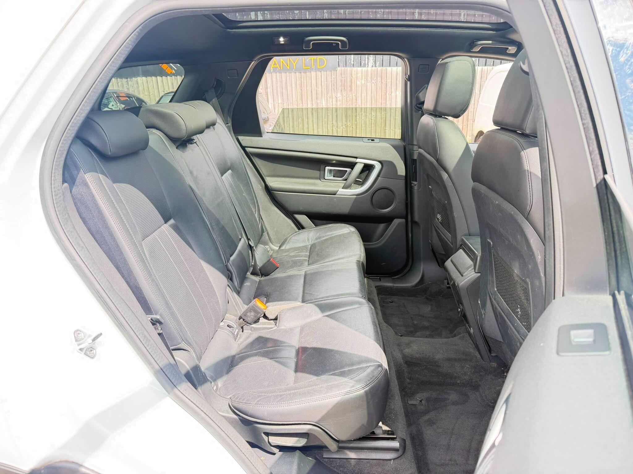 Land Rover Discovery Sport view 14