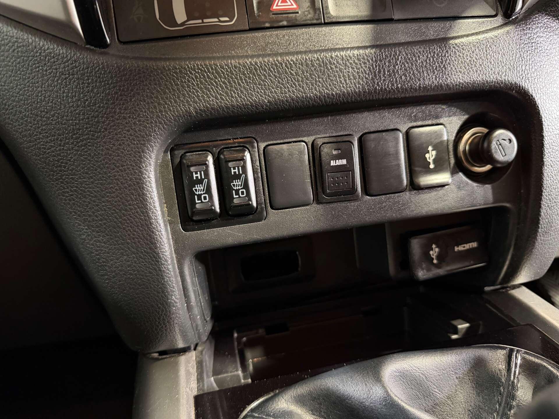 Mitsubishi L200 view 23