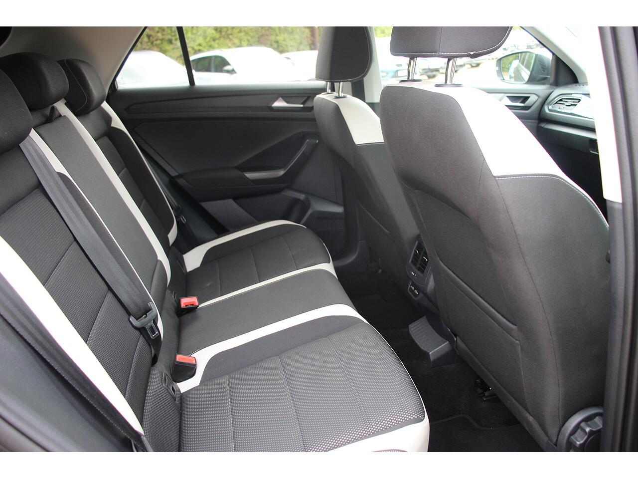 Volkswagen T-Roc view 20