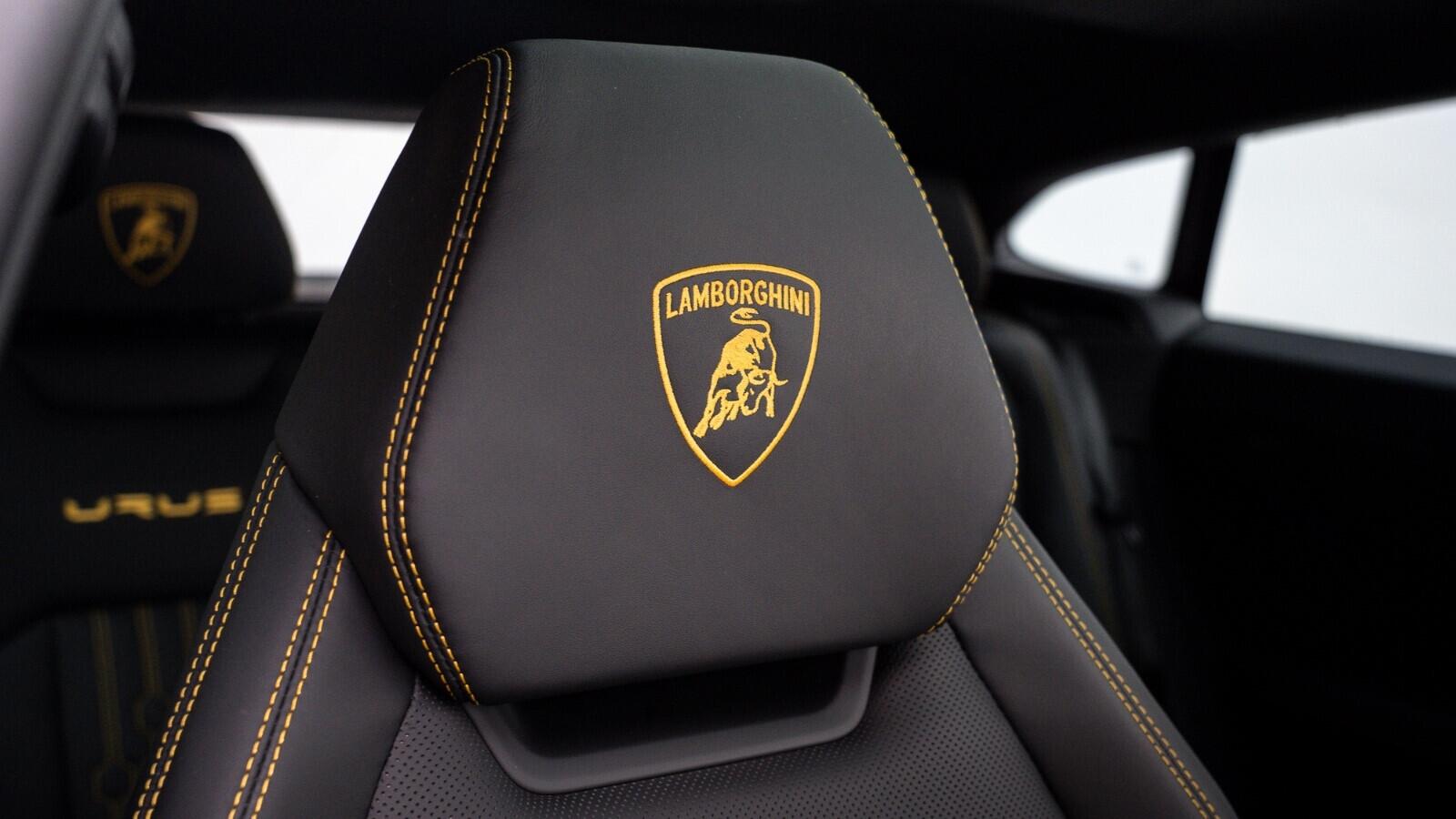 Lamborghini Urus view 28