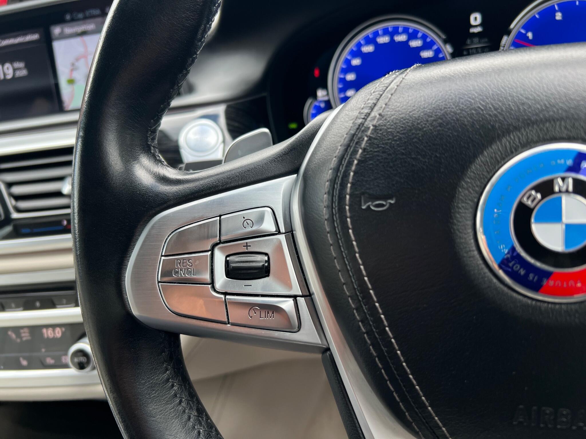 BMW 7 Series view 42