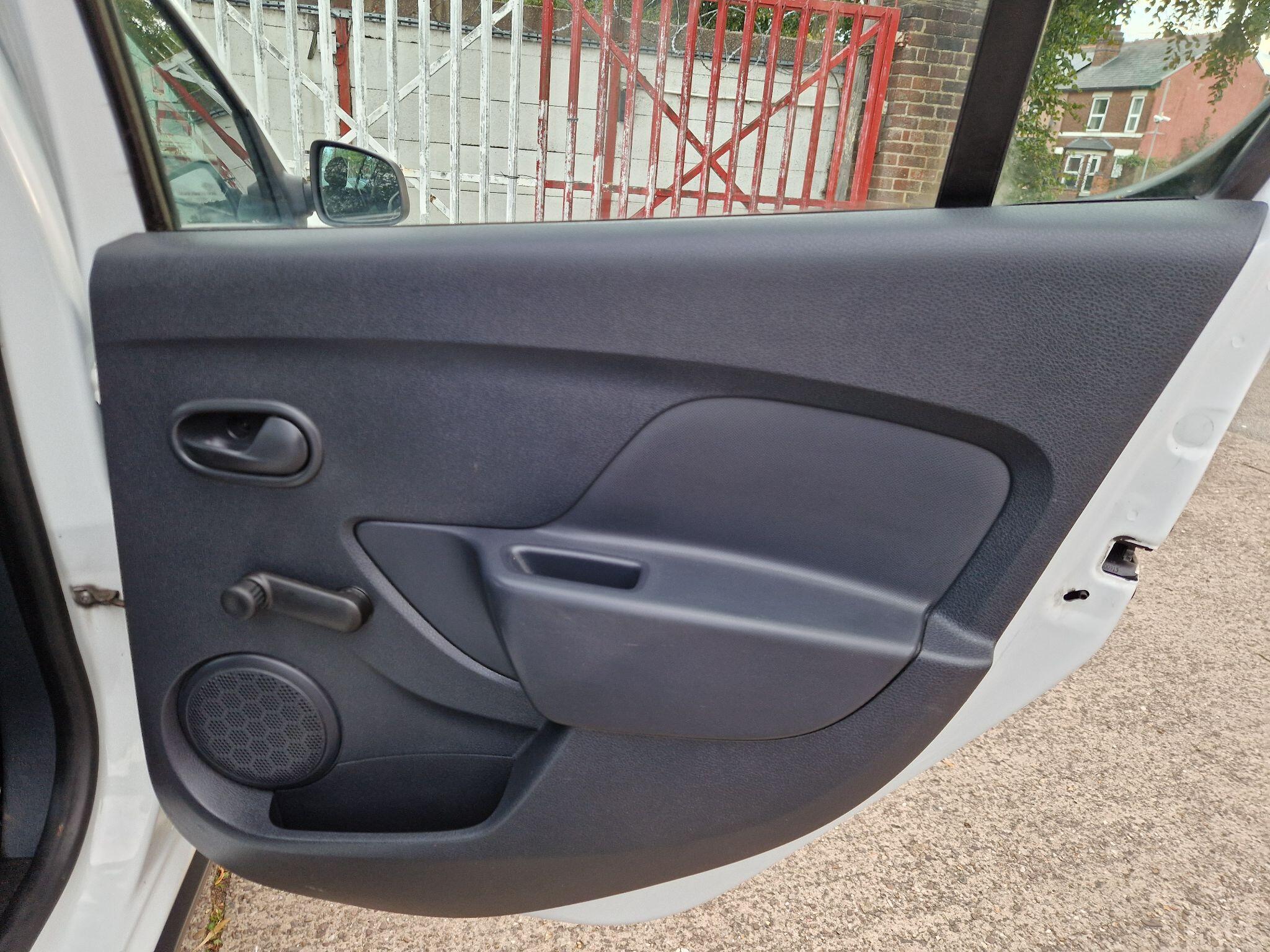Dacia Sandero view 30