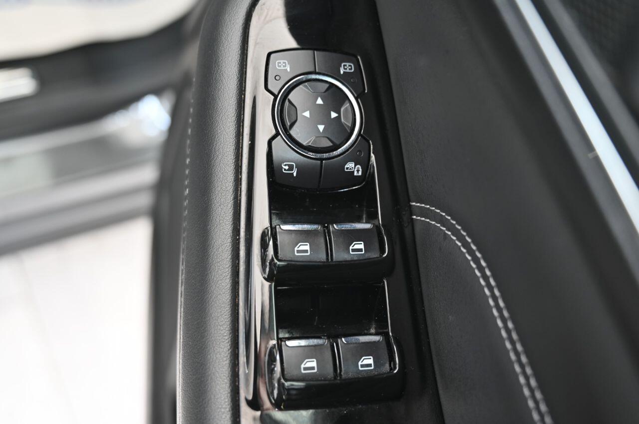 Ford Galaxy view 38