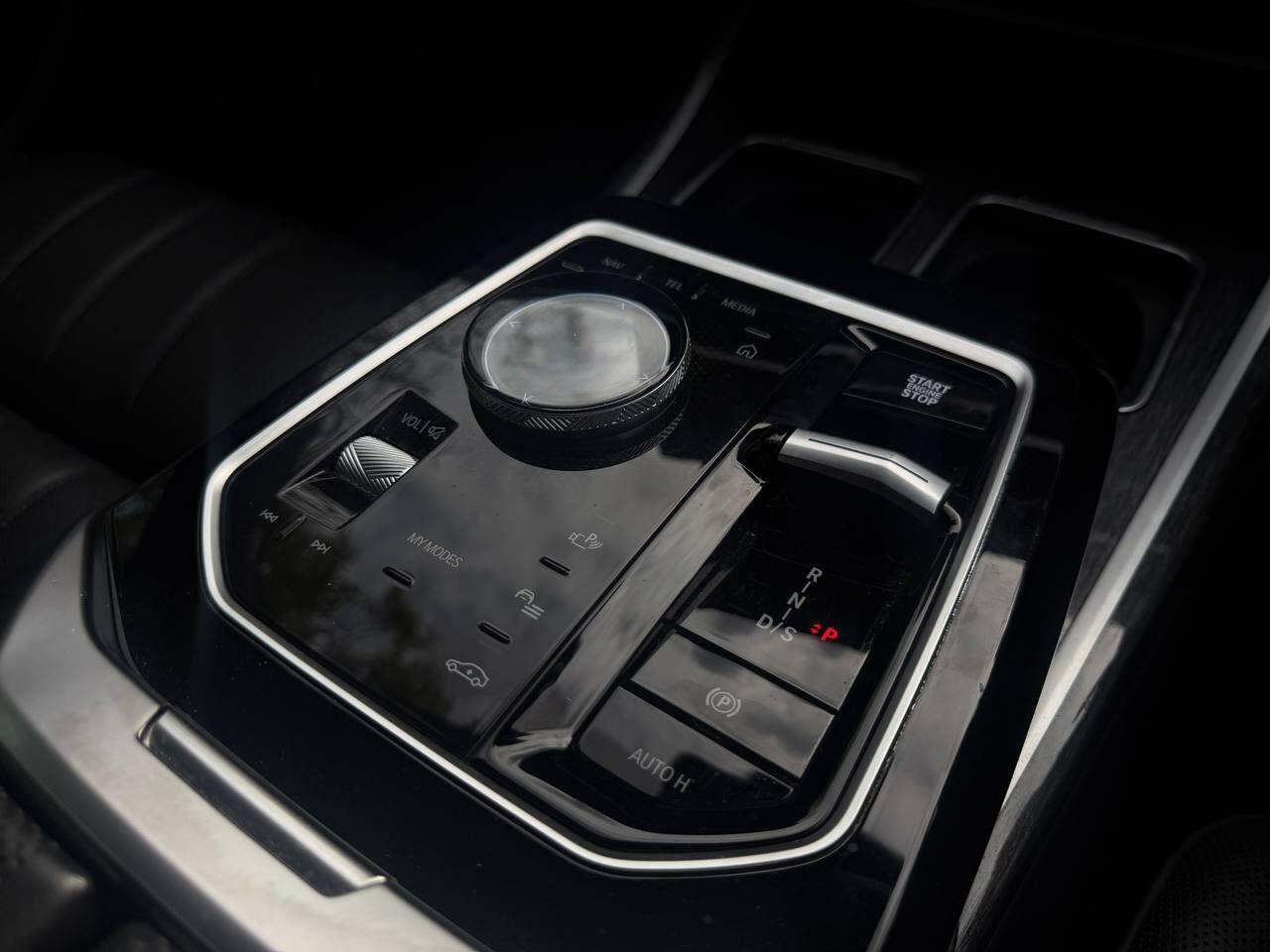 BMW 7 Series view 52