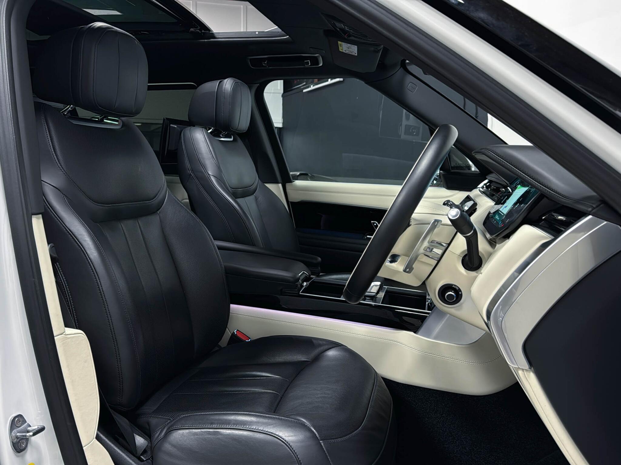 Land Rover Range Rover view 30