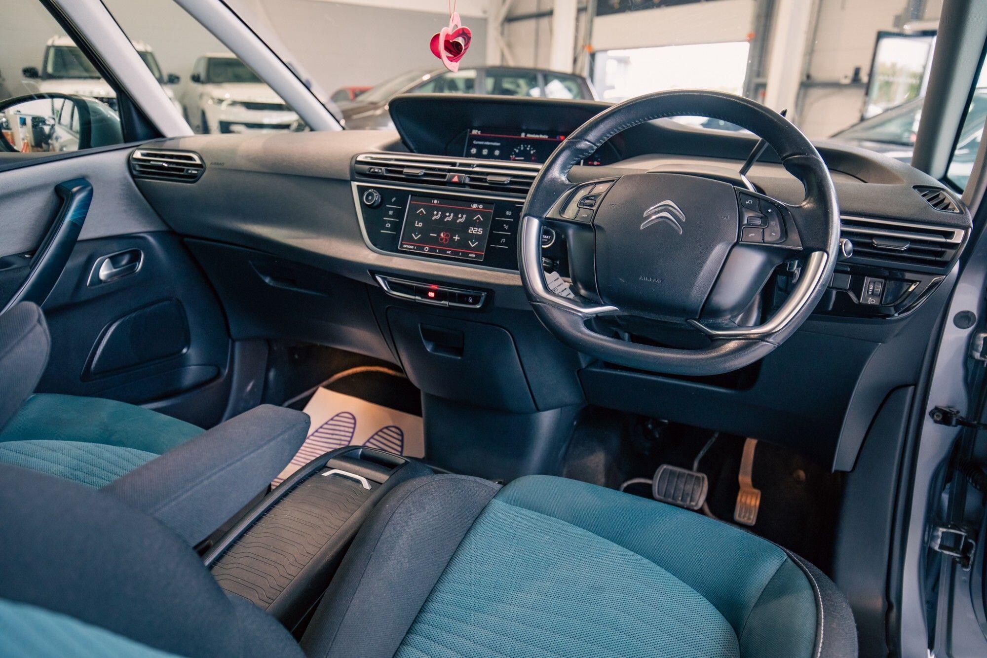 Citroen Grand C4 Picasso view 2