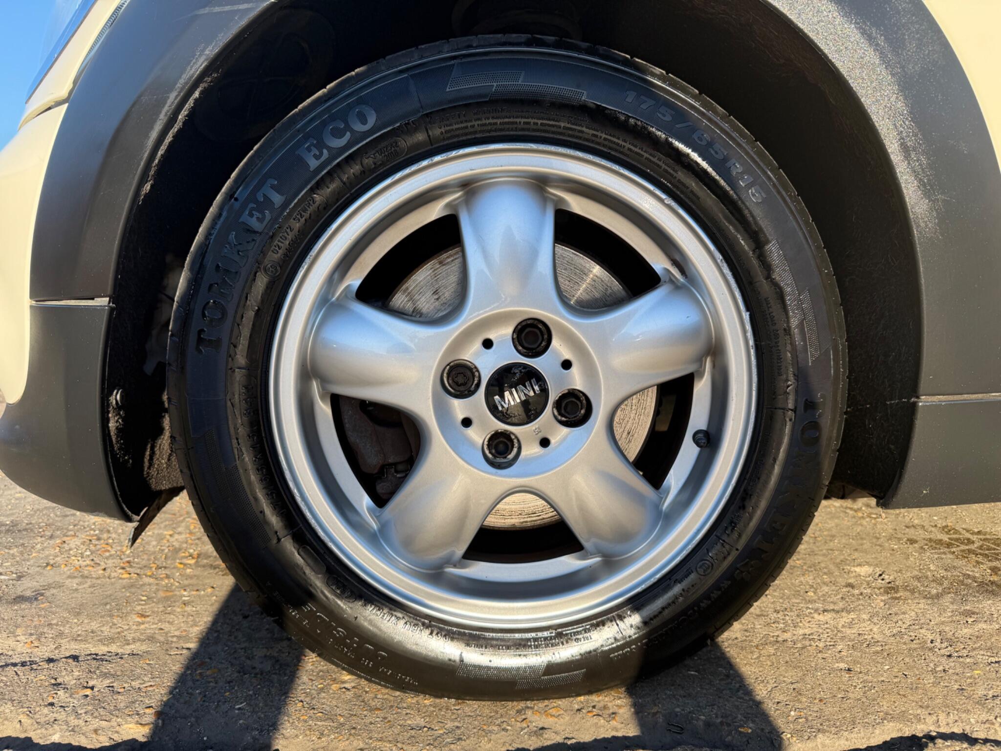 Mini Cooper view 9