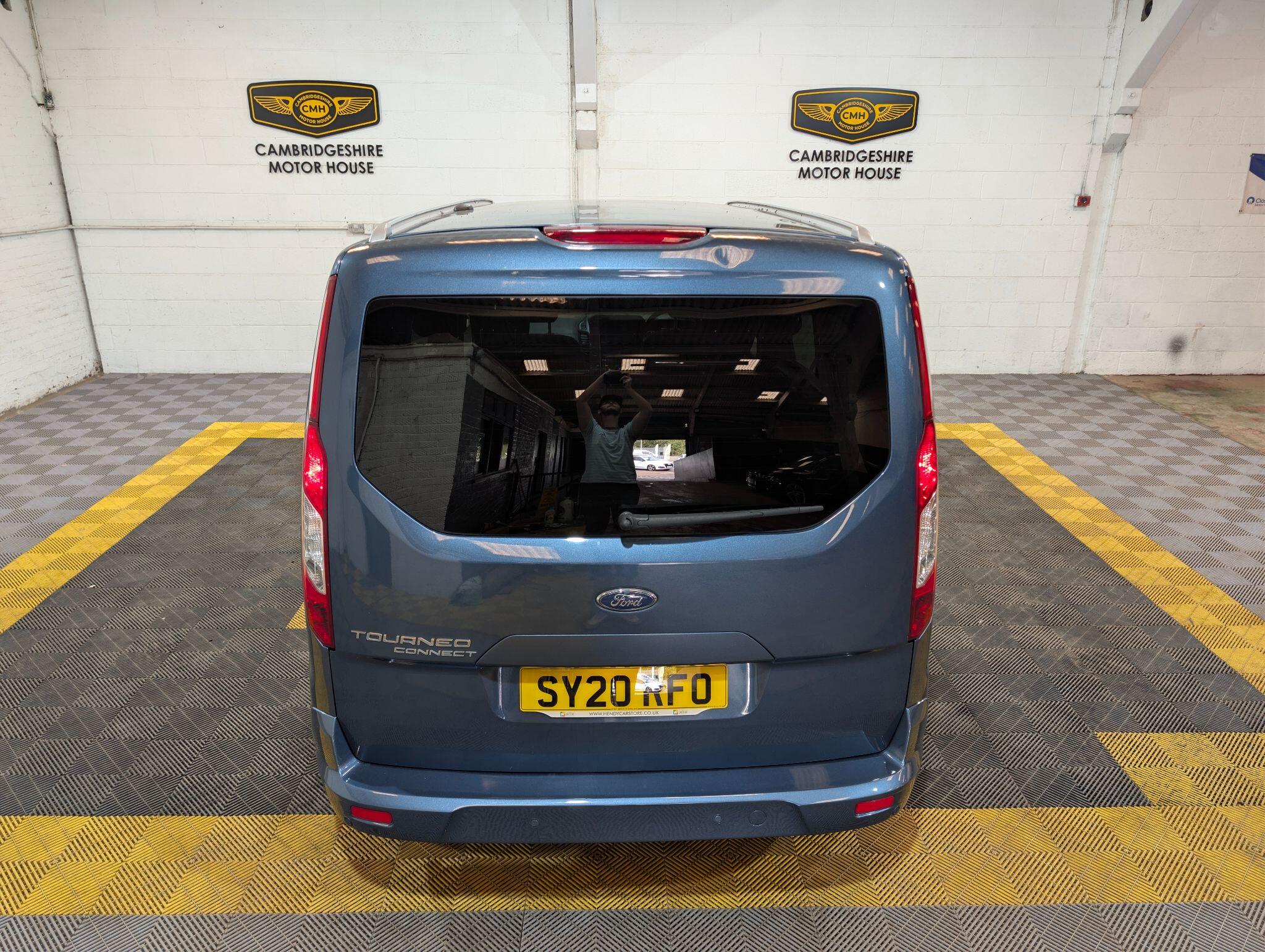 Ford Grand Tourneo Connect view 12