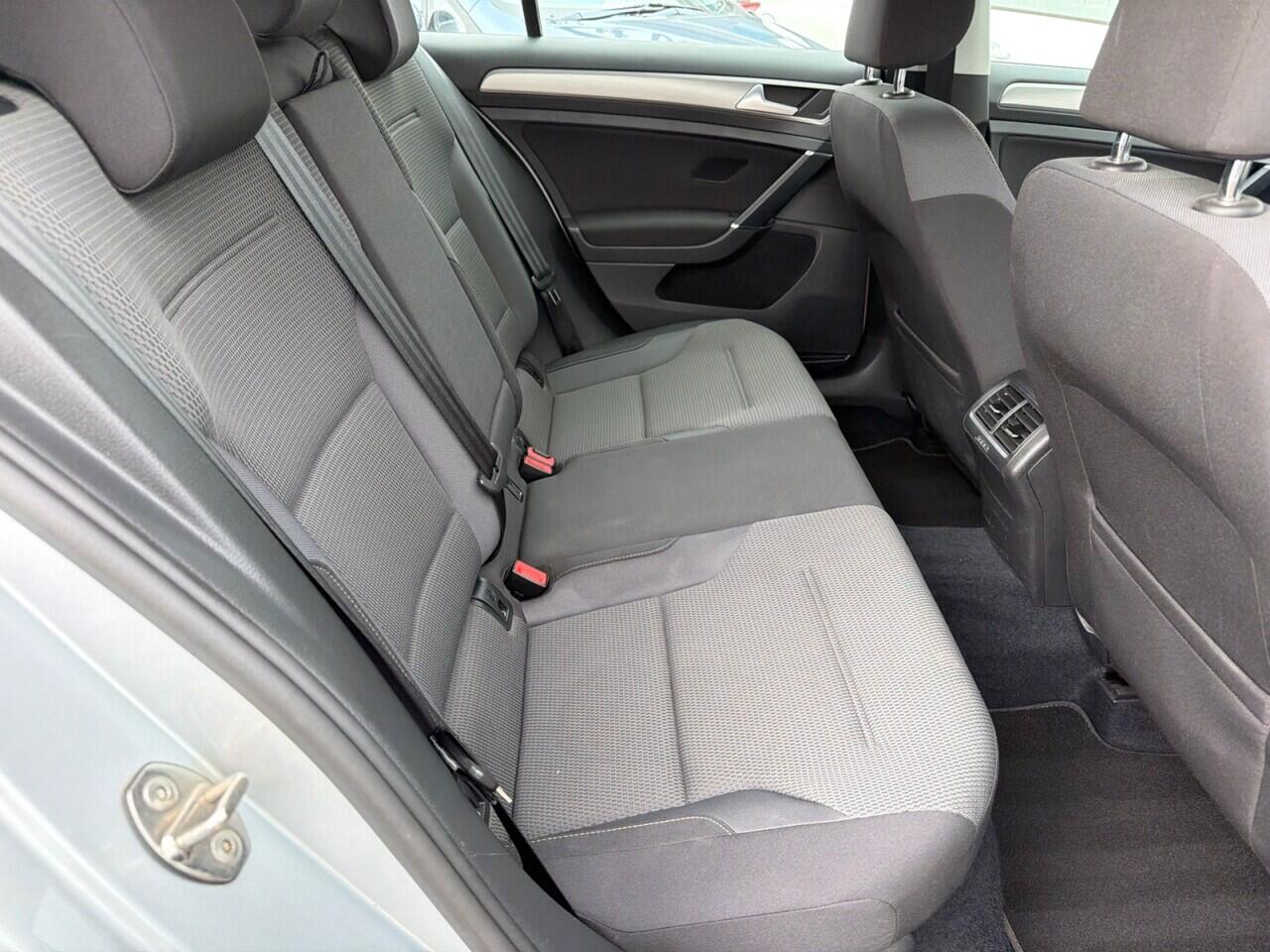 Volkswagen Golf view 26