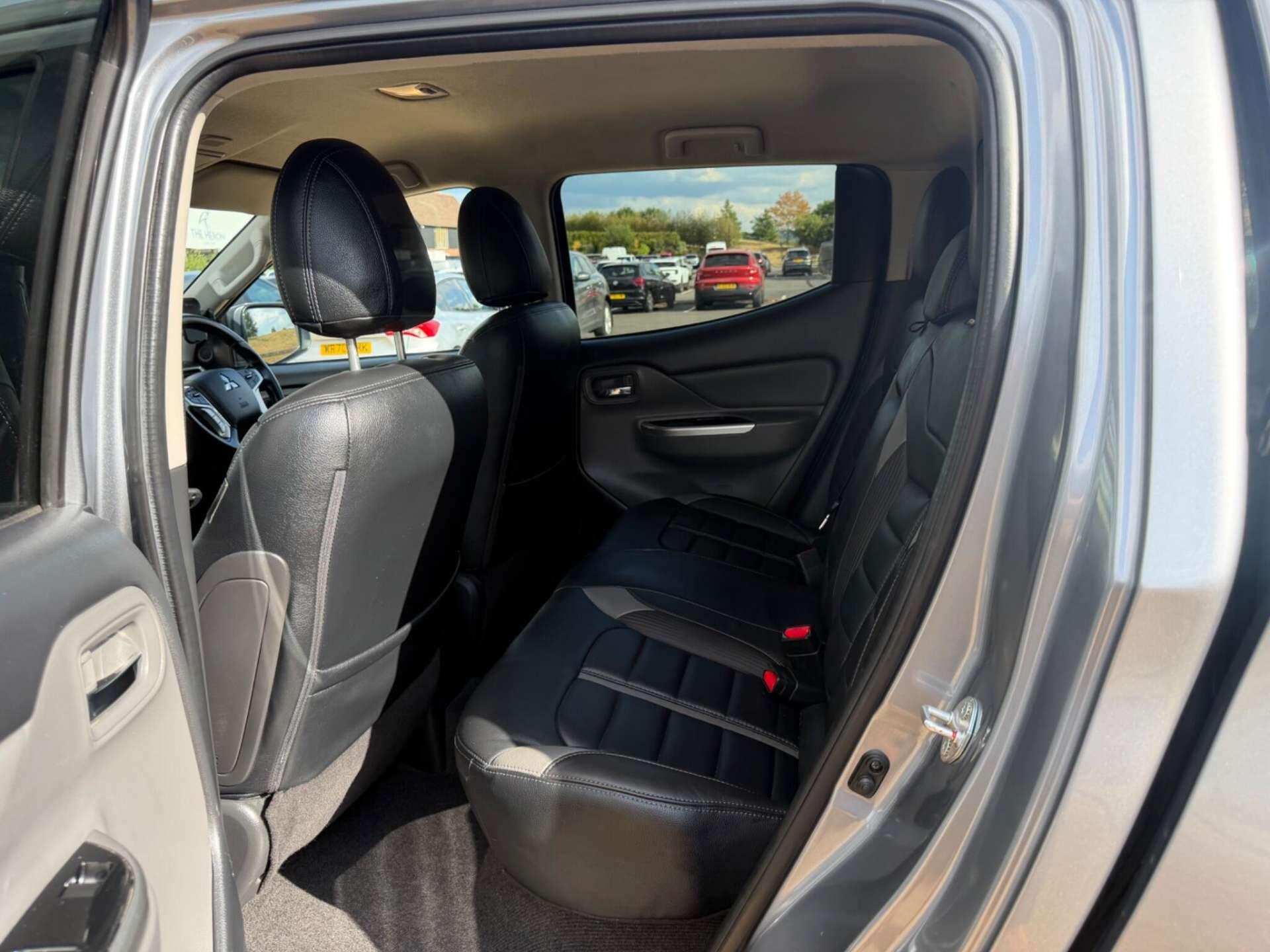 Mitsubishi L200 view 16