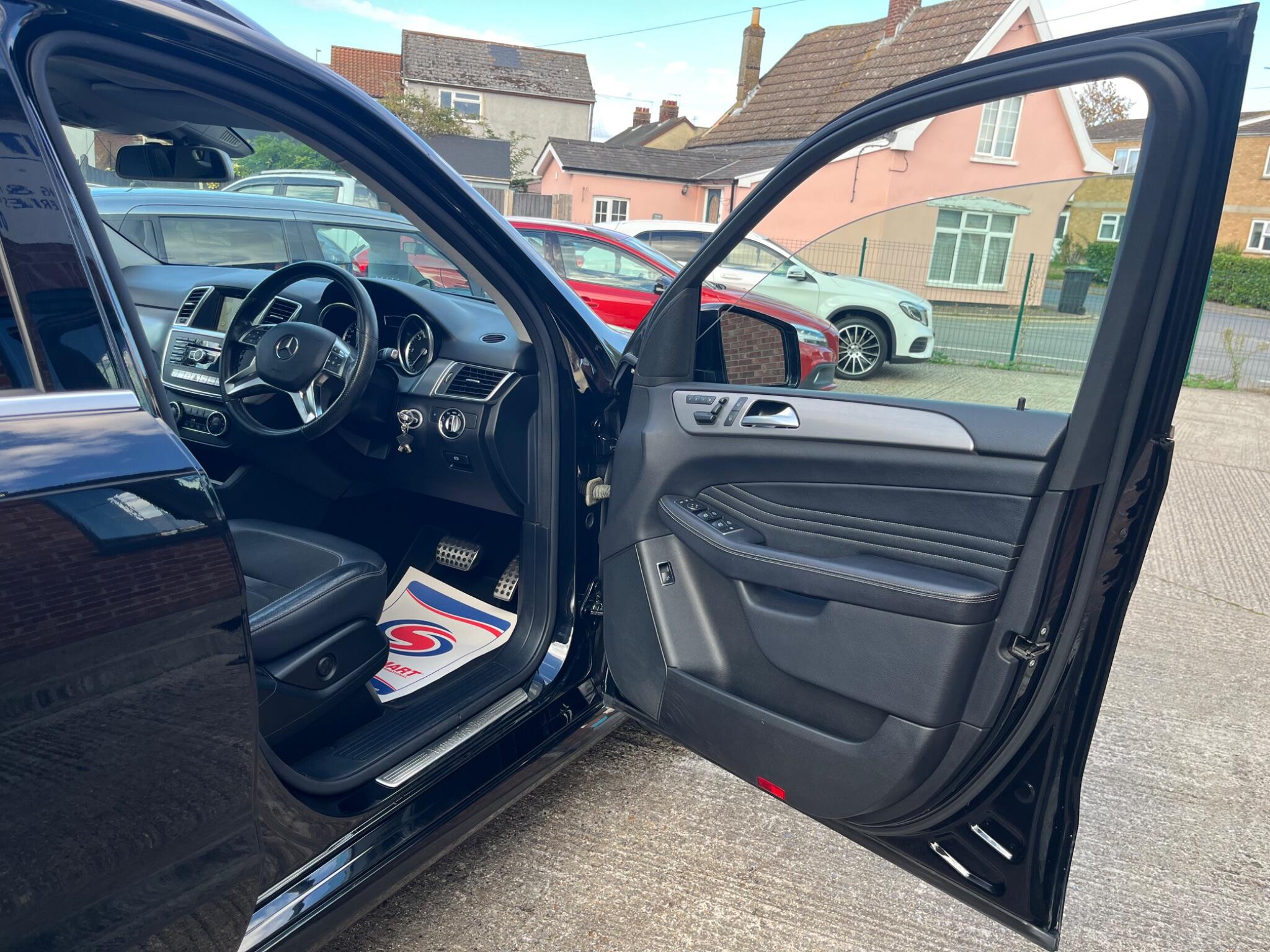 Mercedes-Benz M-Class view 31