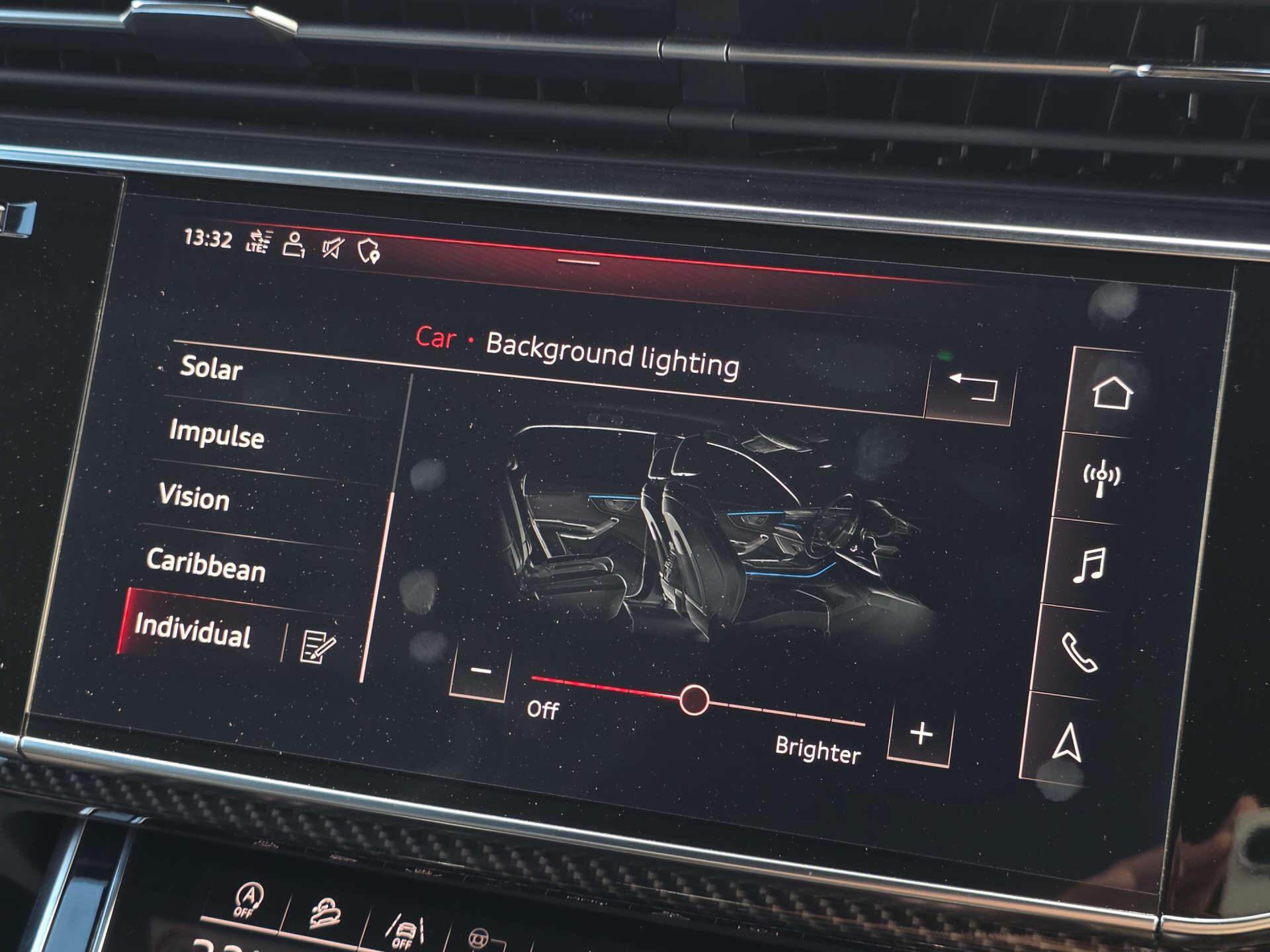 Audi Q8 view 41