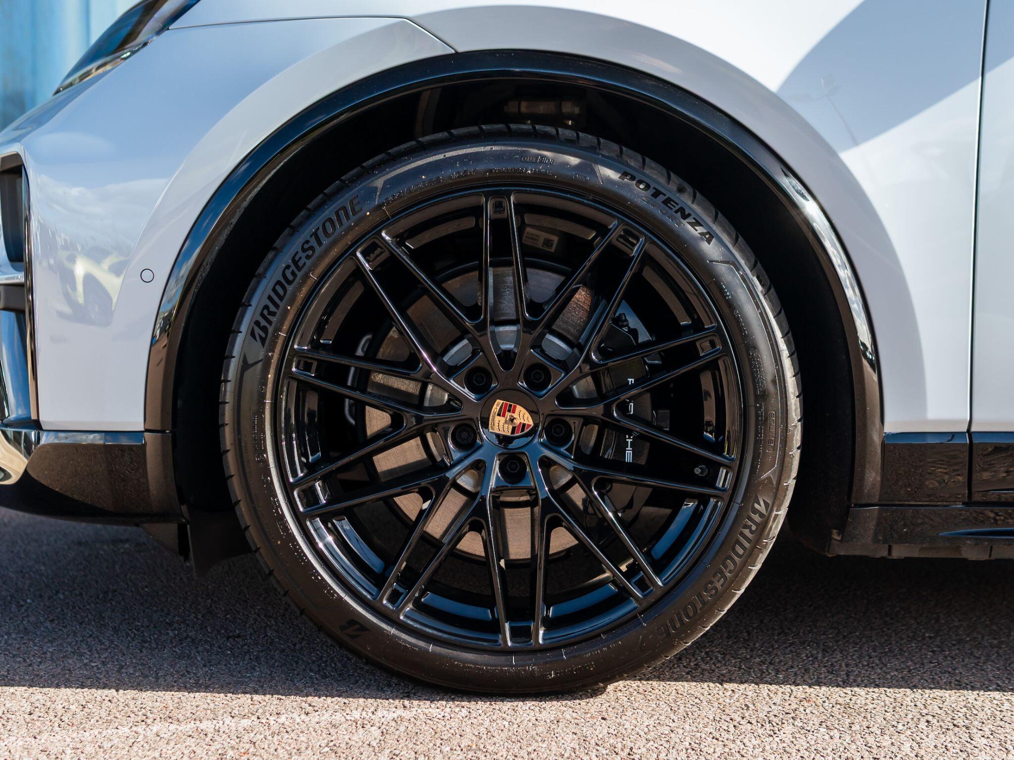 Porsche Macan view 25