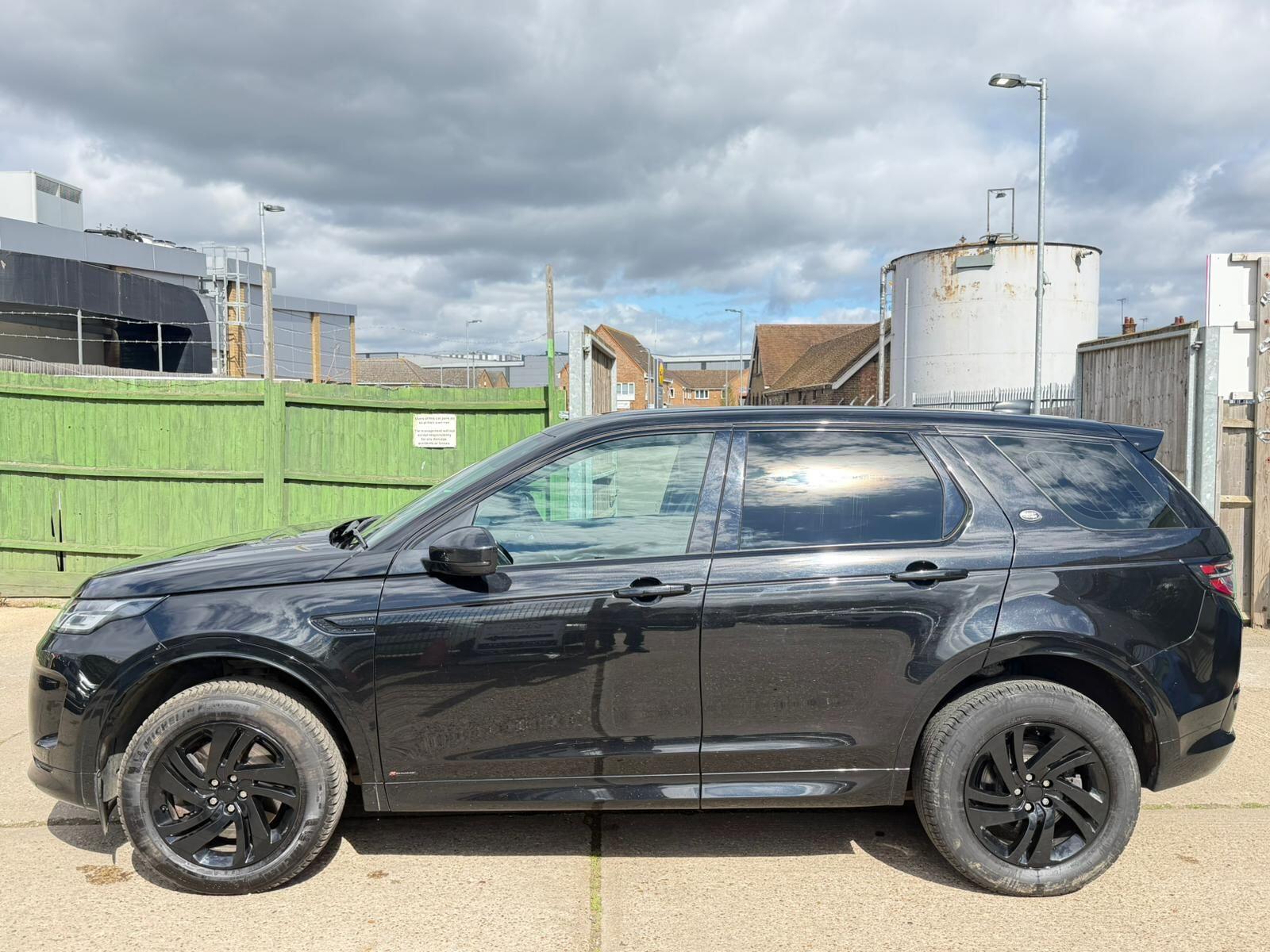 Land Rover Discovery Sport view 5