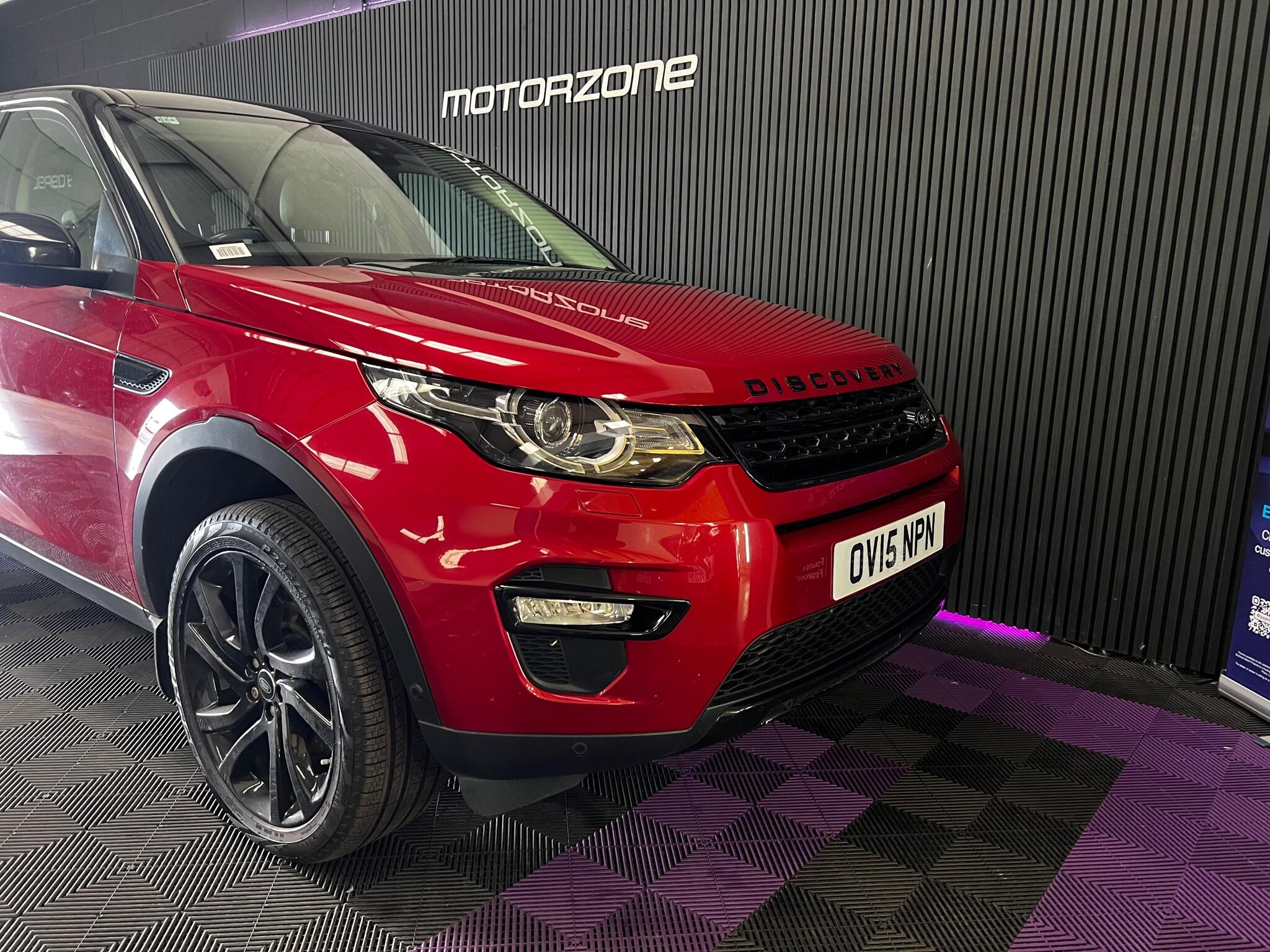 Land Rover Discovery Sport view 9