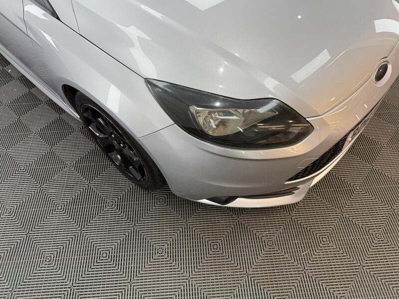 2013 Ford Focus 2.0T EcoBoost ST-2 Euro 5 (s/s) 5dr • 72,500 miles image 8