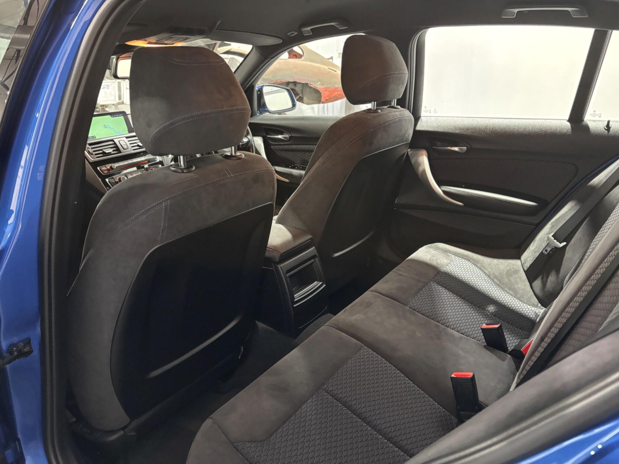 BMW 1 Series view 14