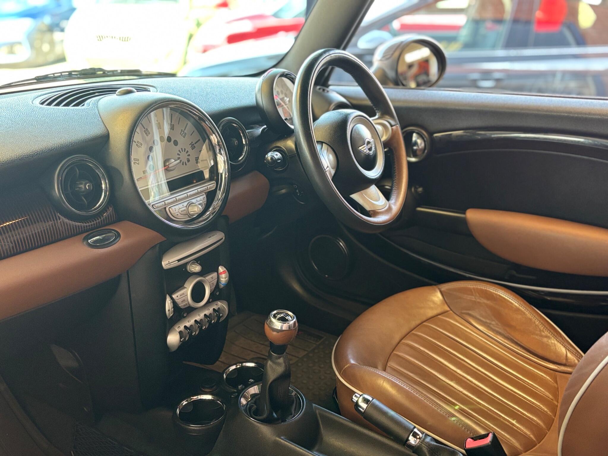 Mini Hatch view 10