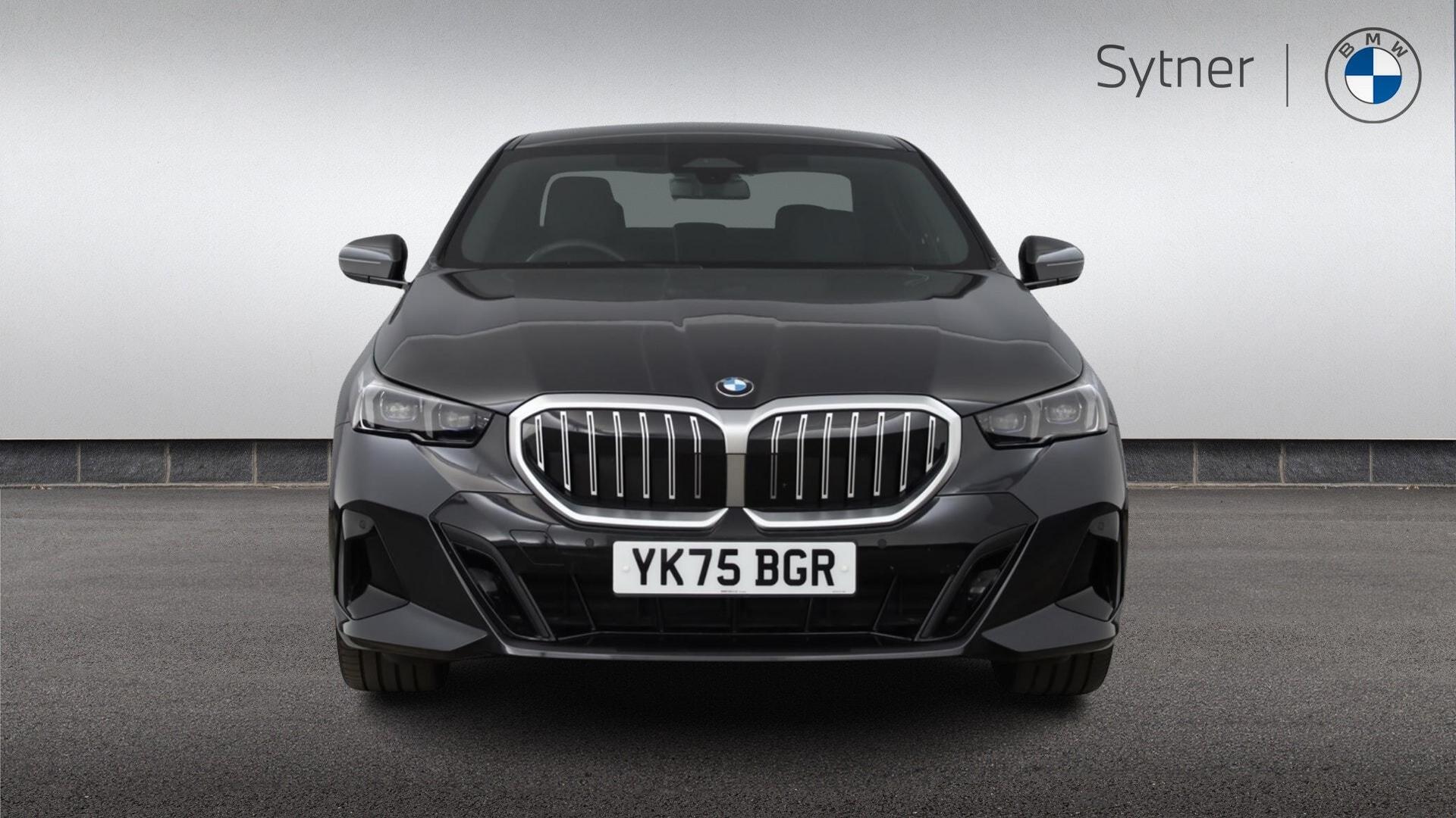 BMW 5 Series view 16