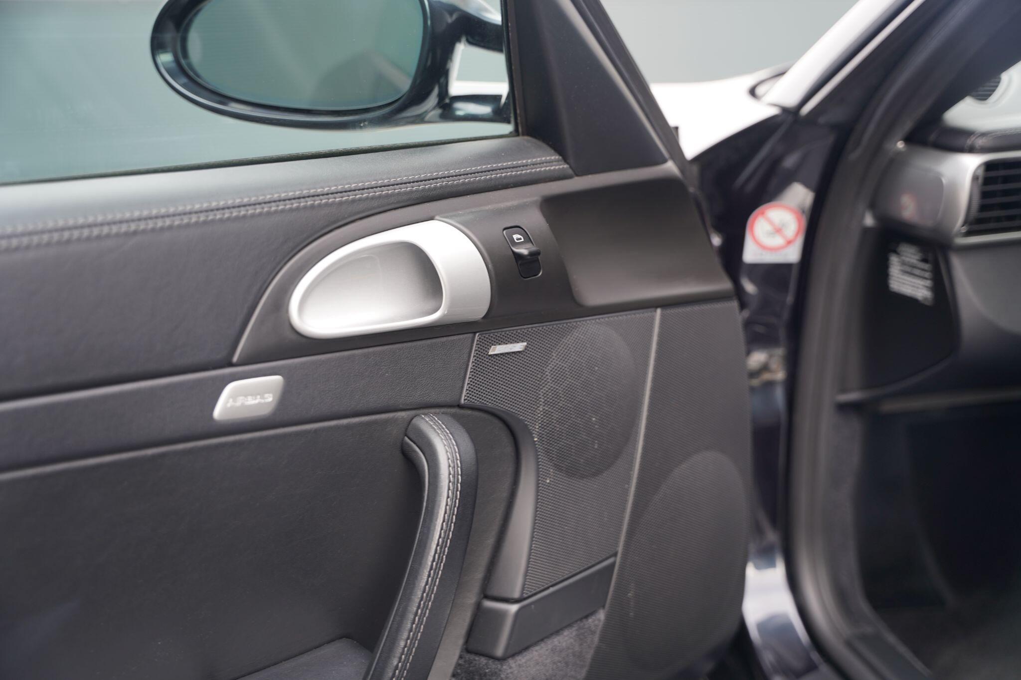 Porsche 911 view 73