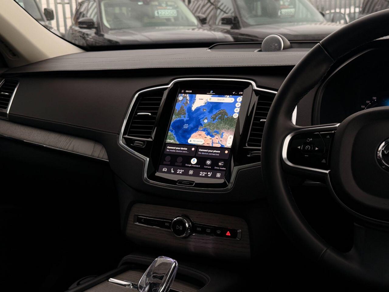 Volvo XC90 view 26