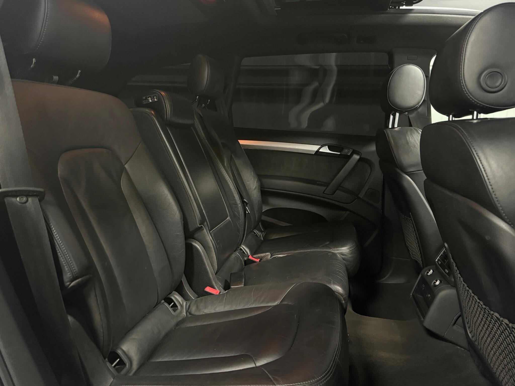 Audi Q7 view 21