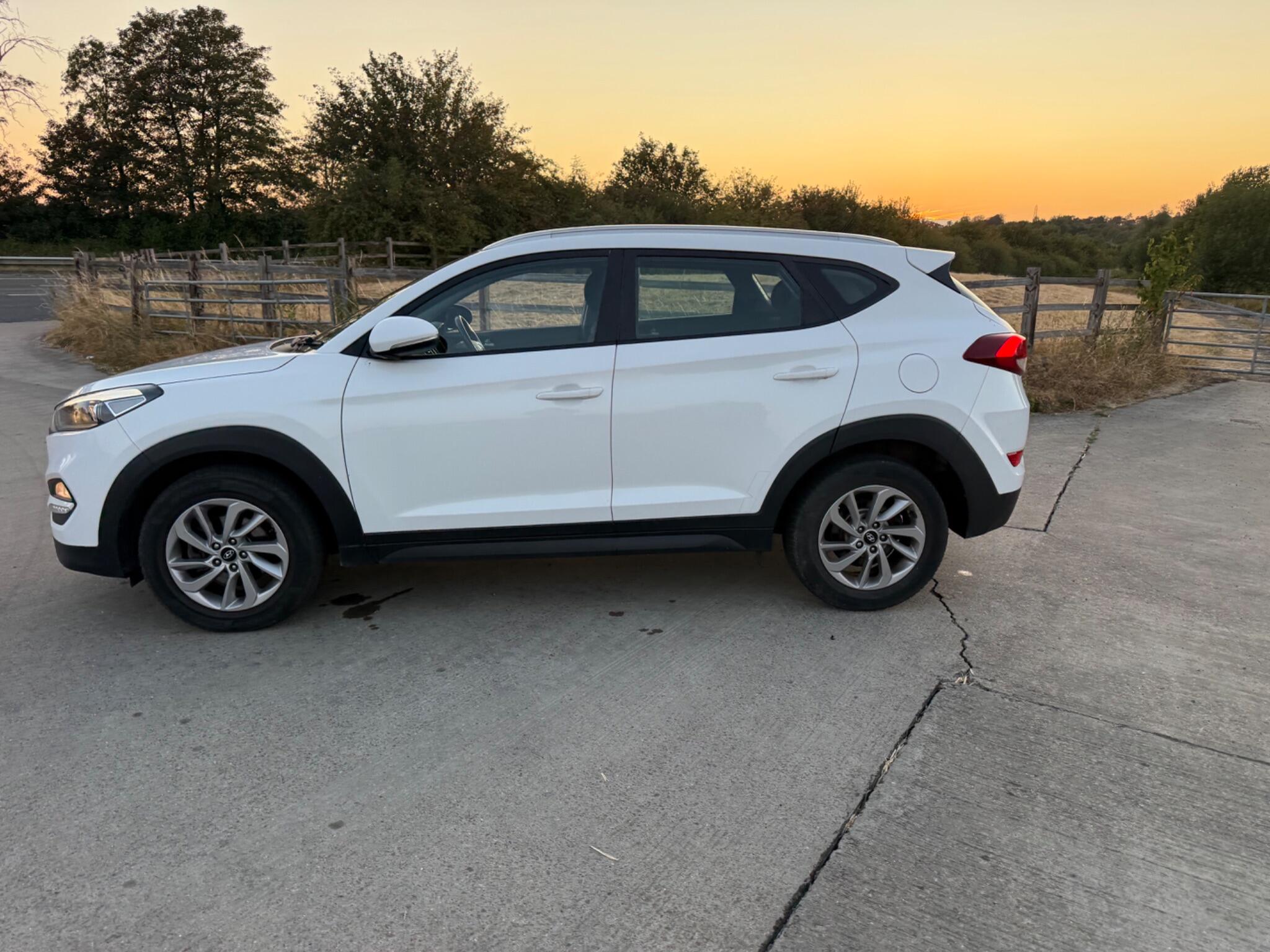 Hyundai TUCSON 2.0 CRDi Premium SE 4WD Euro 6 5dr — photo 15 of 102