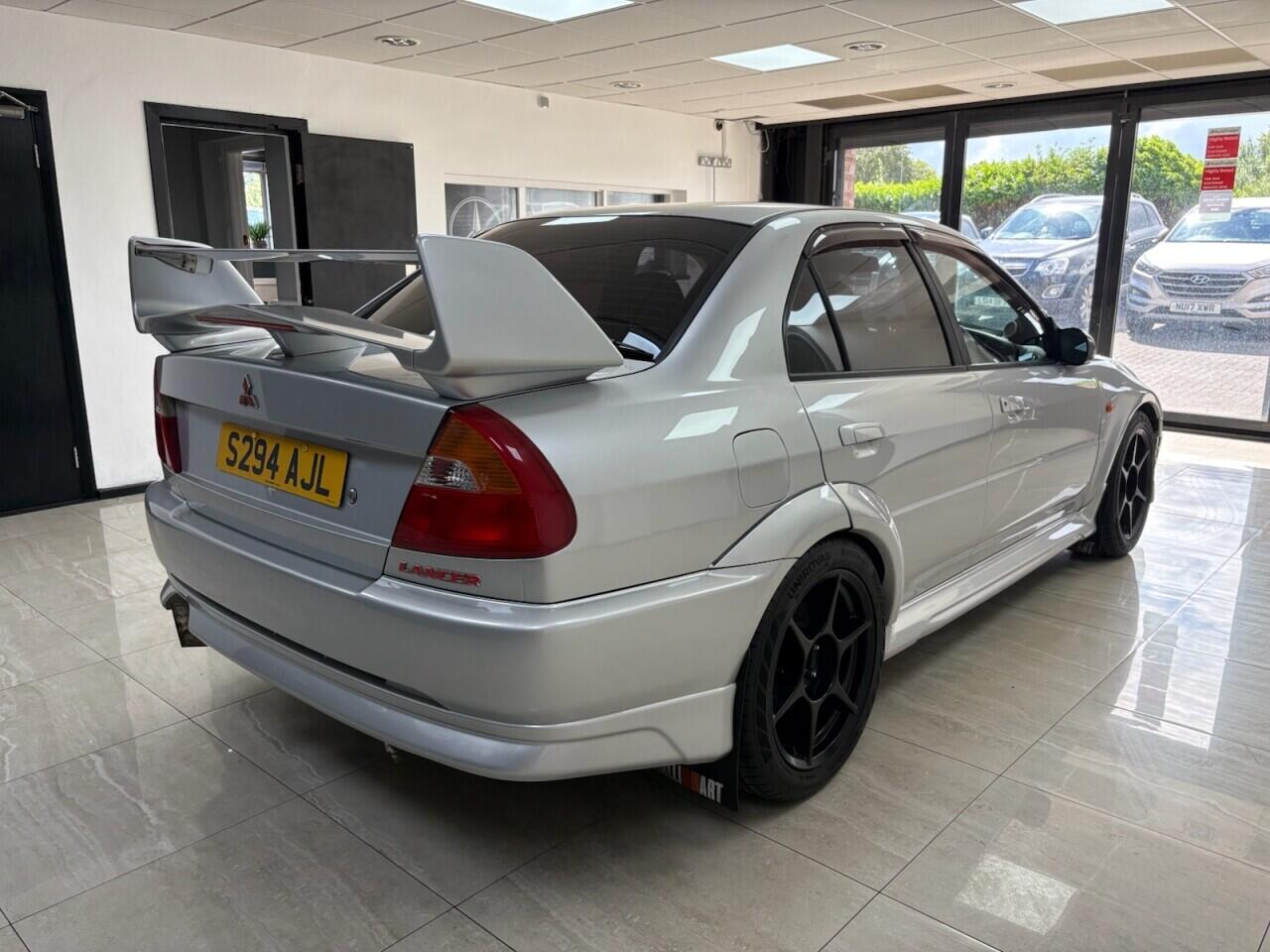 Mitsubishi Lancer view 3