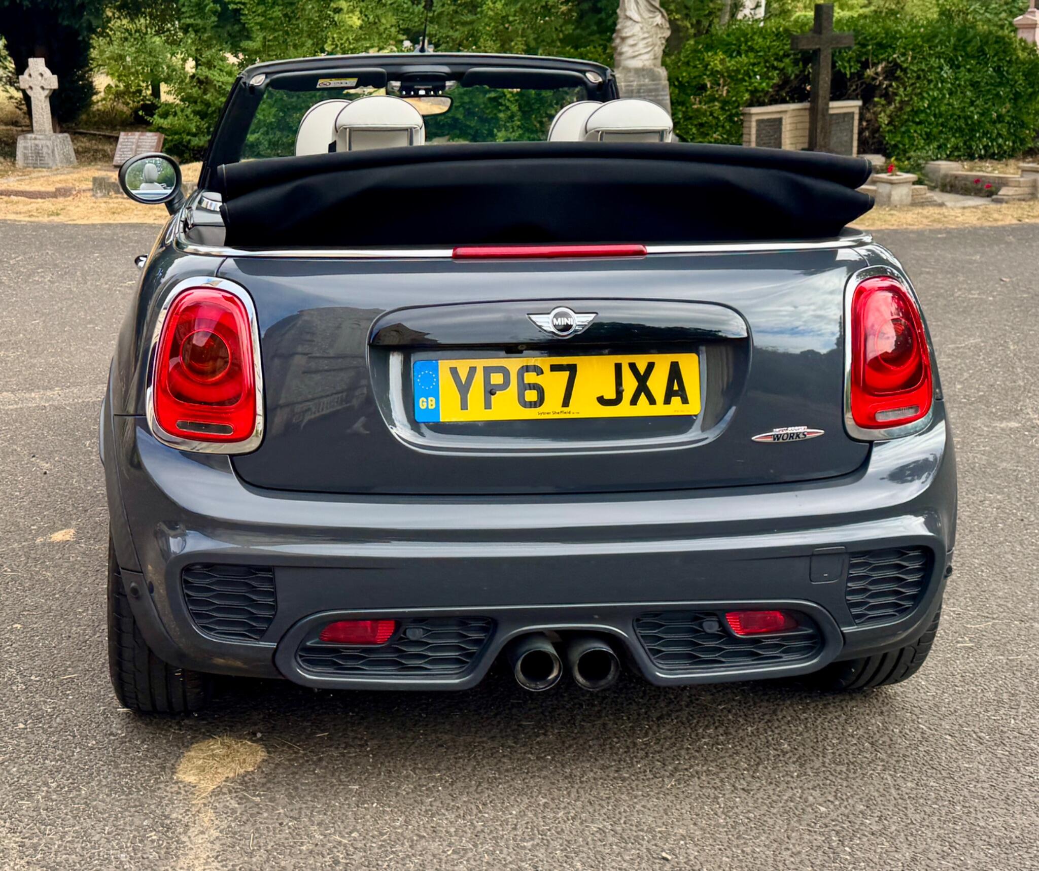 Mini Convertible view 21