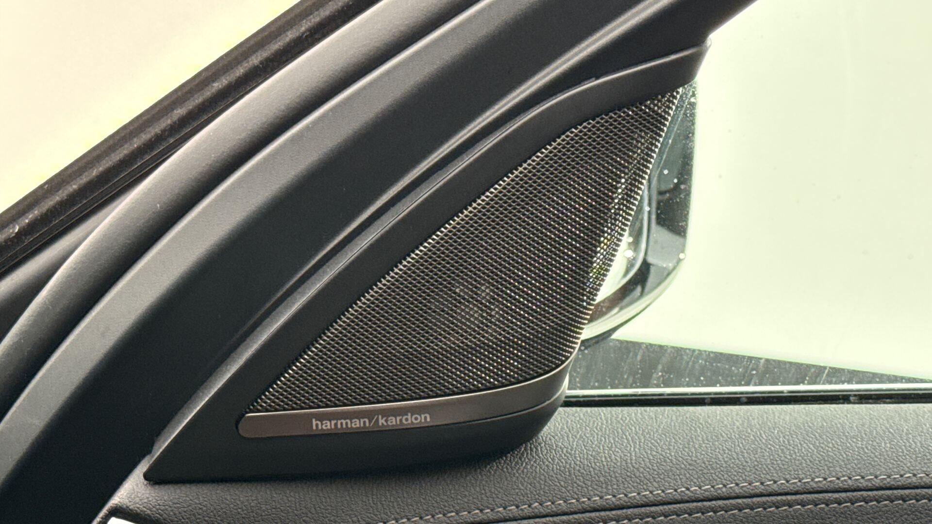 BMW 5 Series view 20
