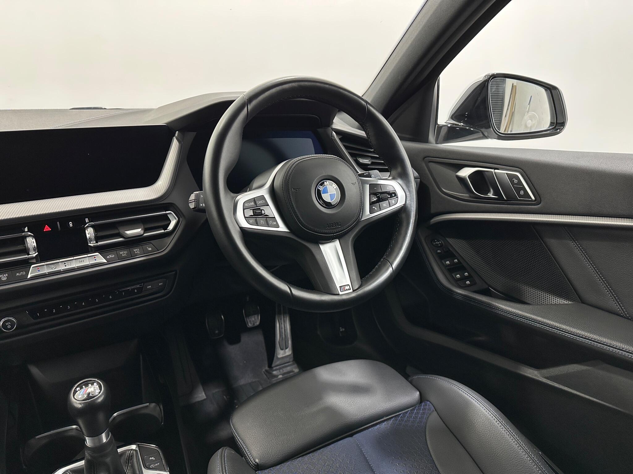 BMW 1 Series view 11