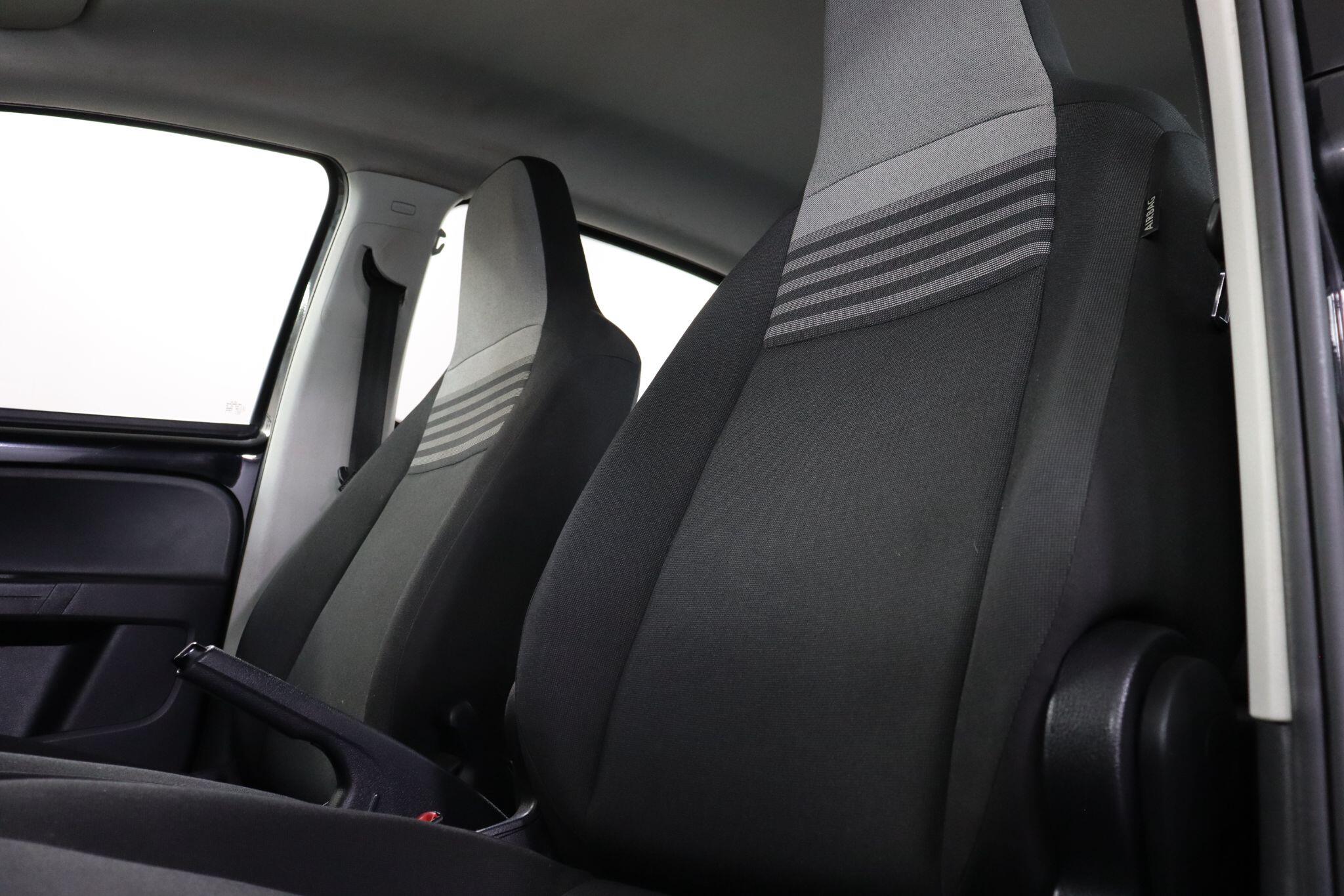 Volkswagen Up! view 35