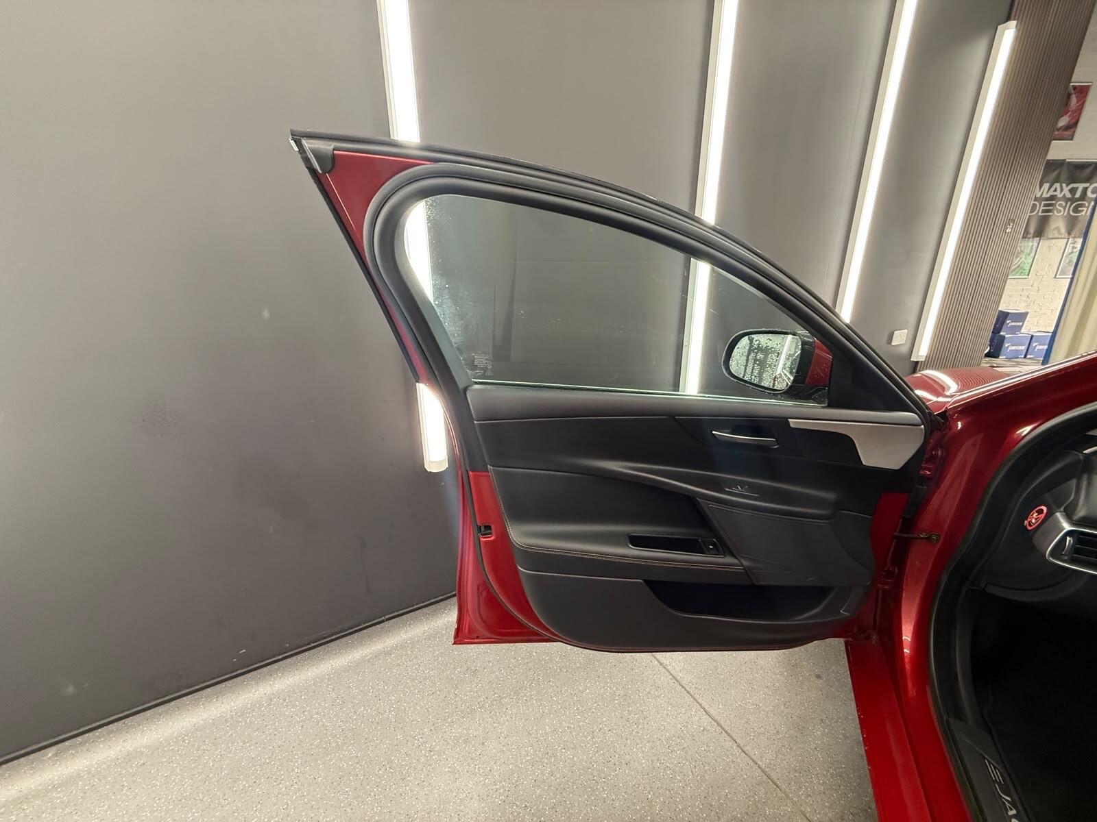 Jaguar Xe view 17
