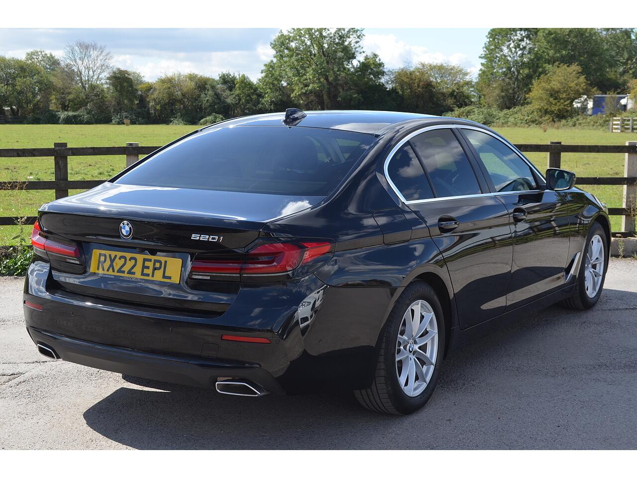 BMW 5 Series view 9