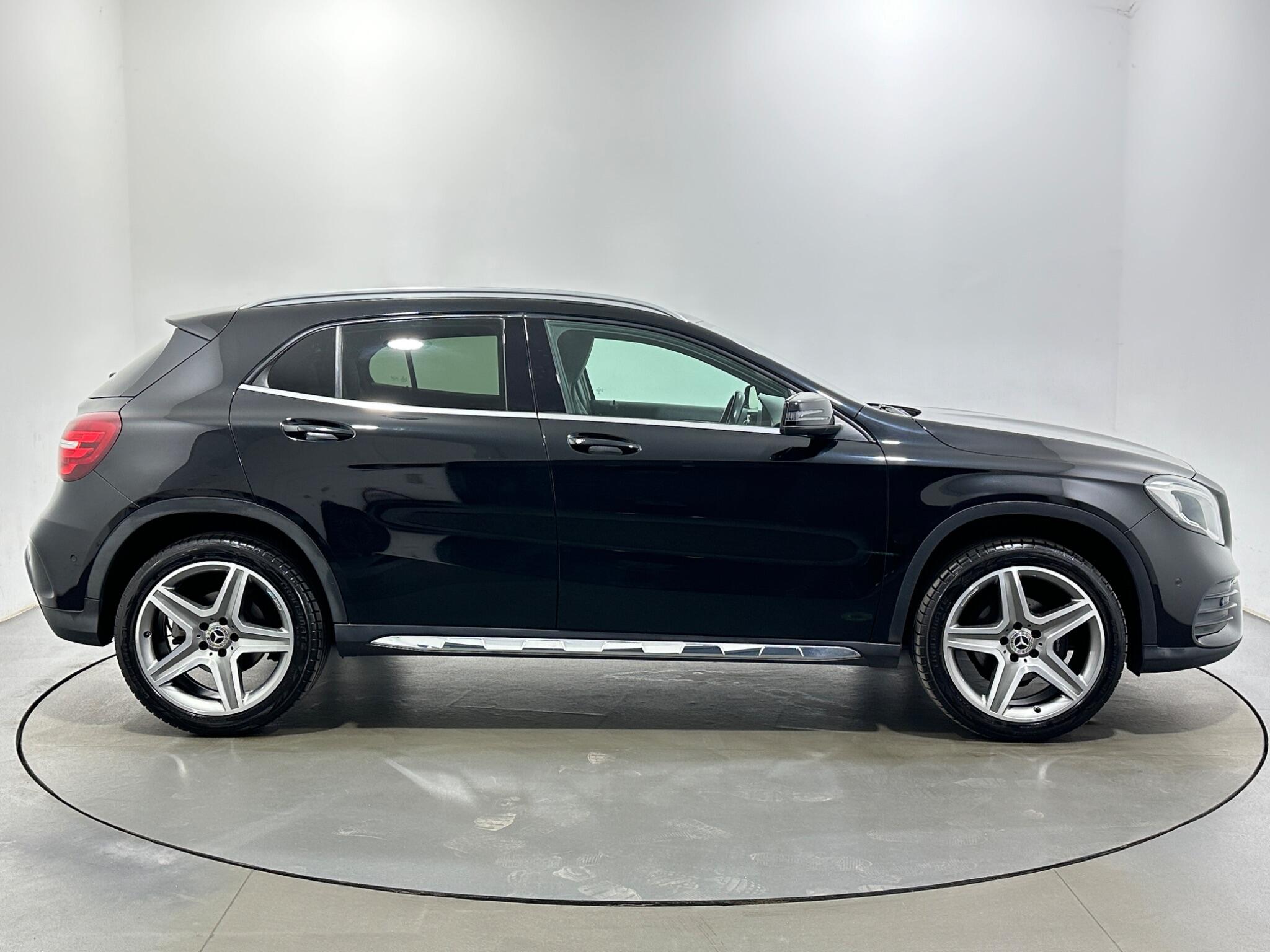 Mercedes-Benz Gla view 9