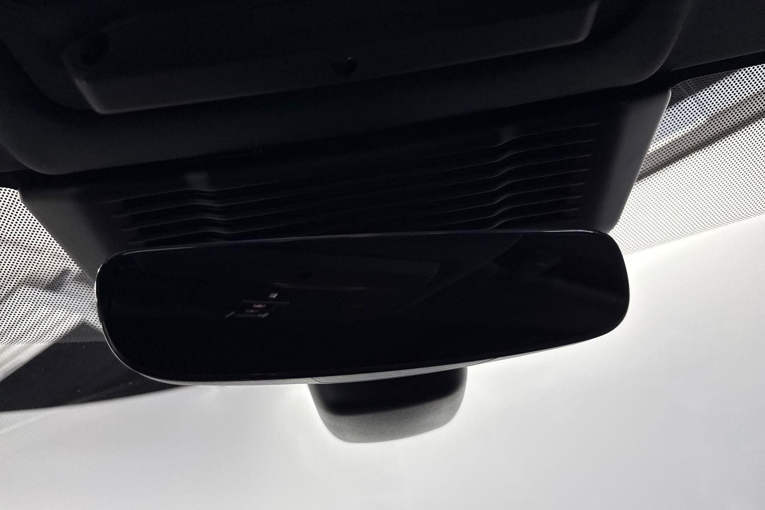 Land Rover Discovery Sport view 14