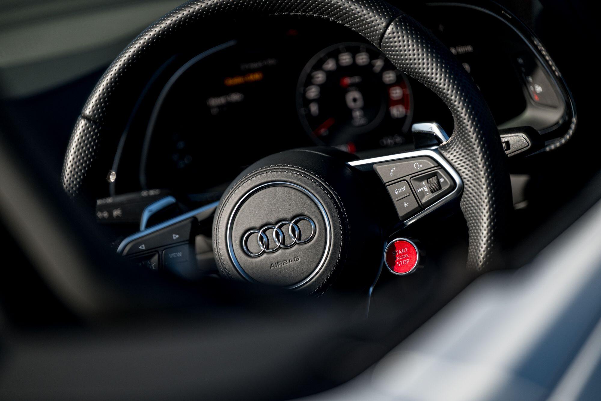Audi R8 view 30