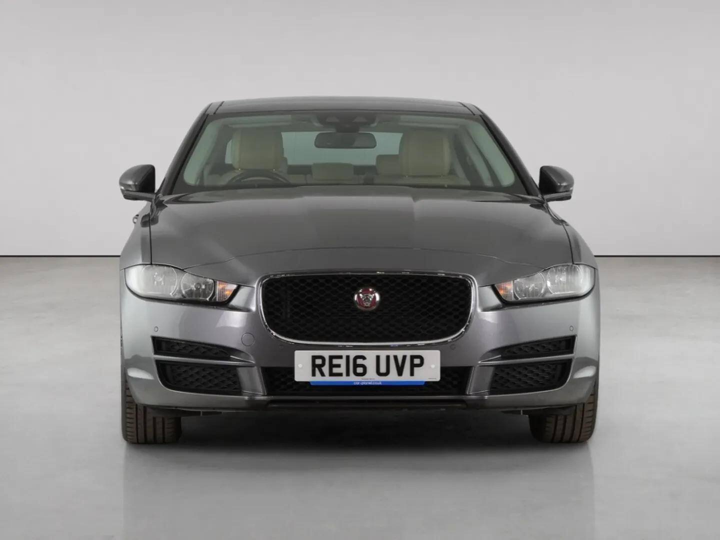 Jaguar Xe view 5