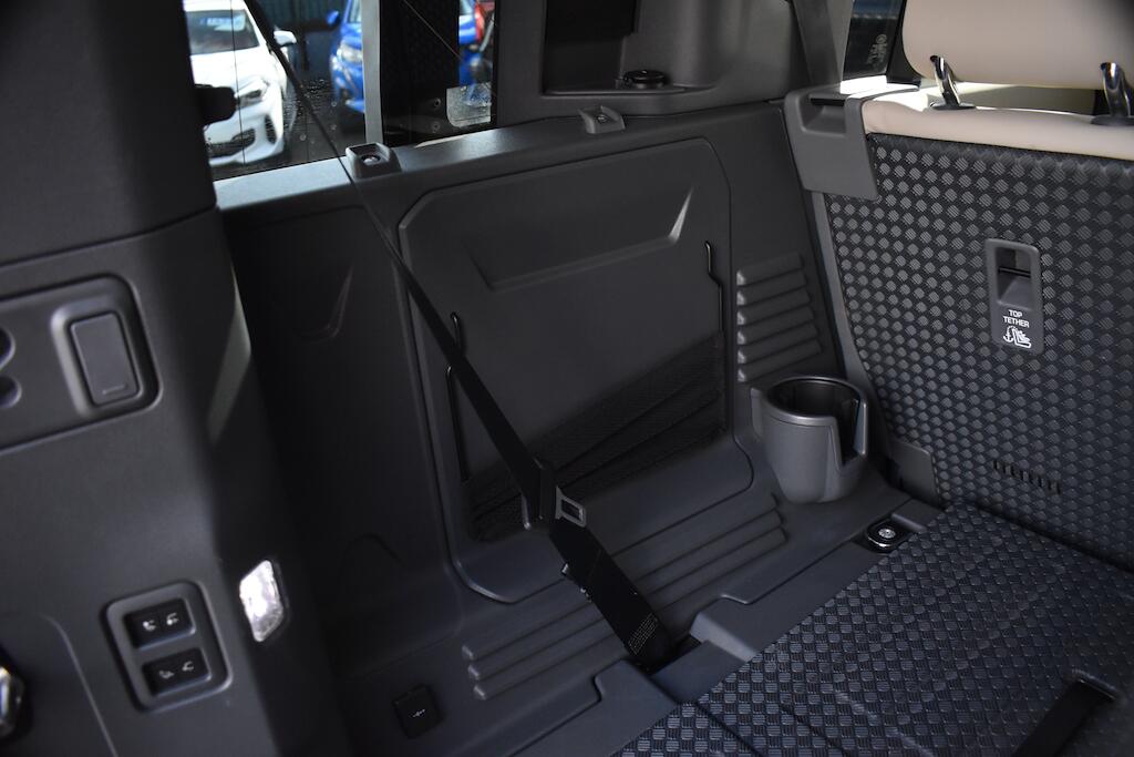 Land Rover Defender view 52