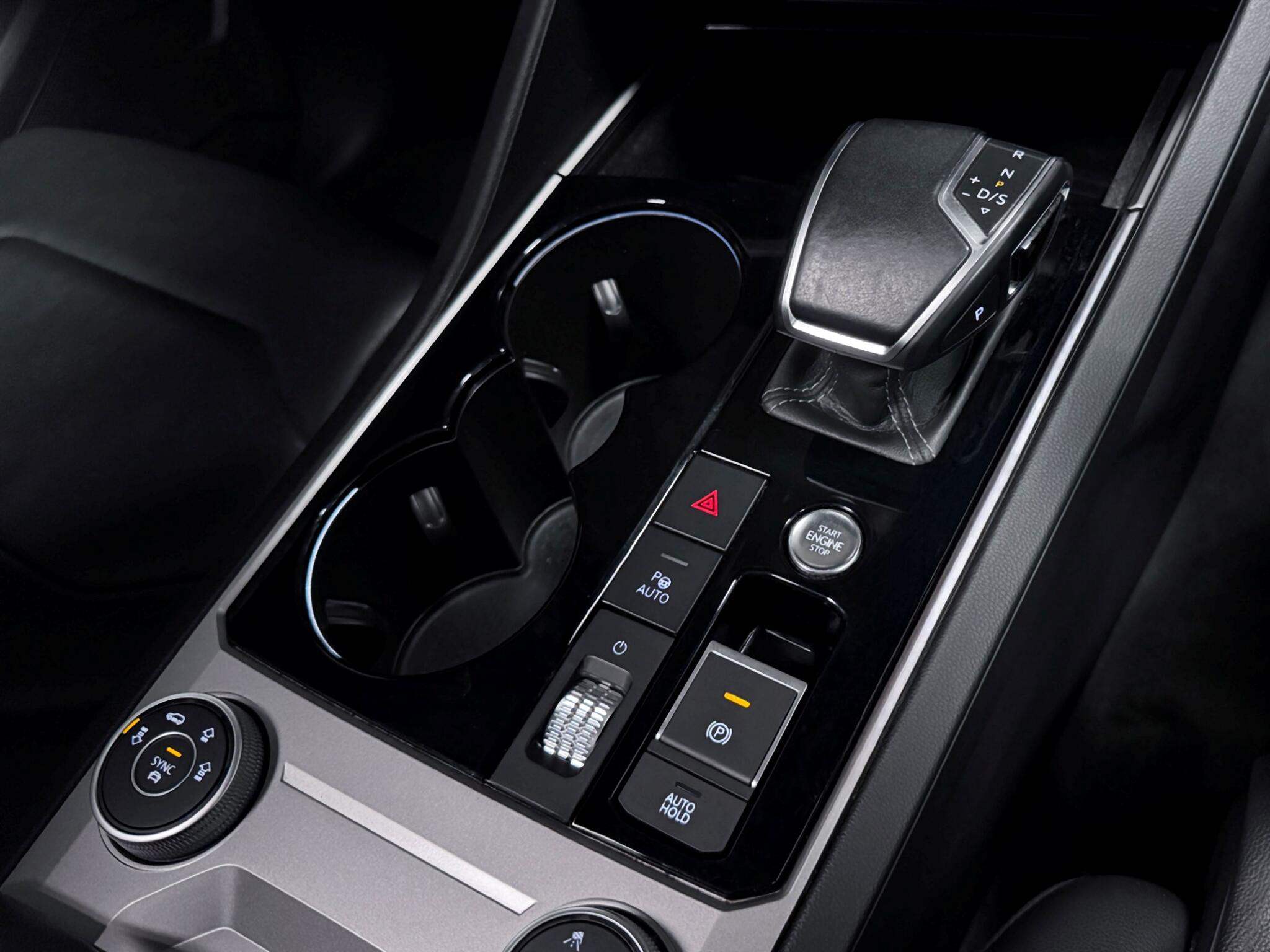 Volkswagen Touareg view 34