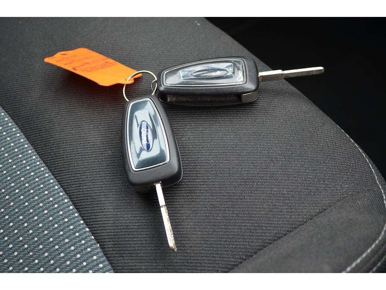 Ford Mondeo view 20