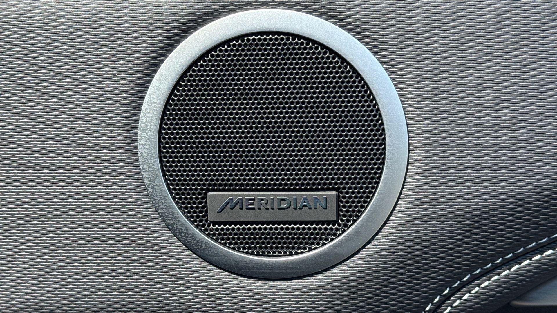 Land Rover Discovery view 24