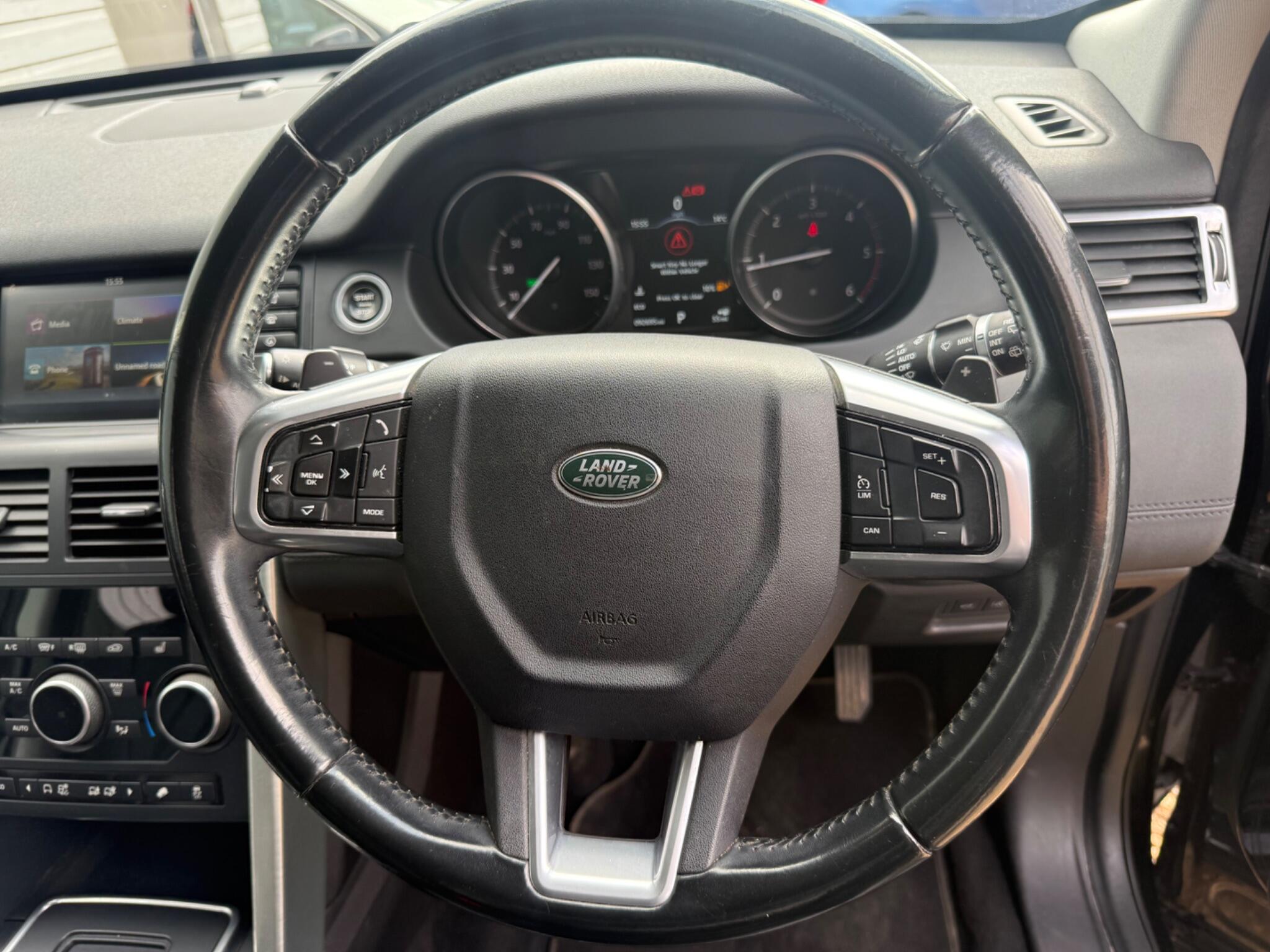 Land Rover Discovery Sport view 40