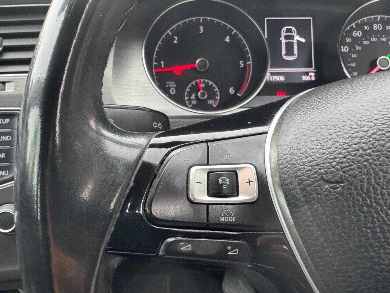 Volkswagen Golf view 18