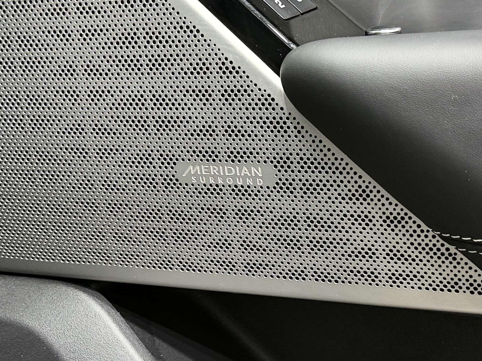 Land Rover Range Rover Velar view 38