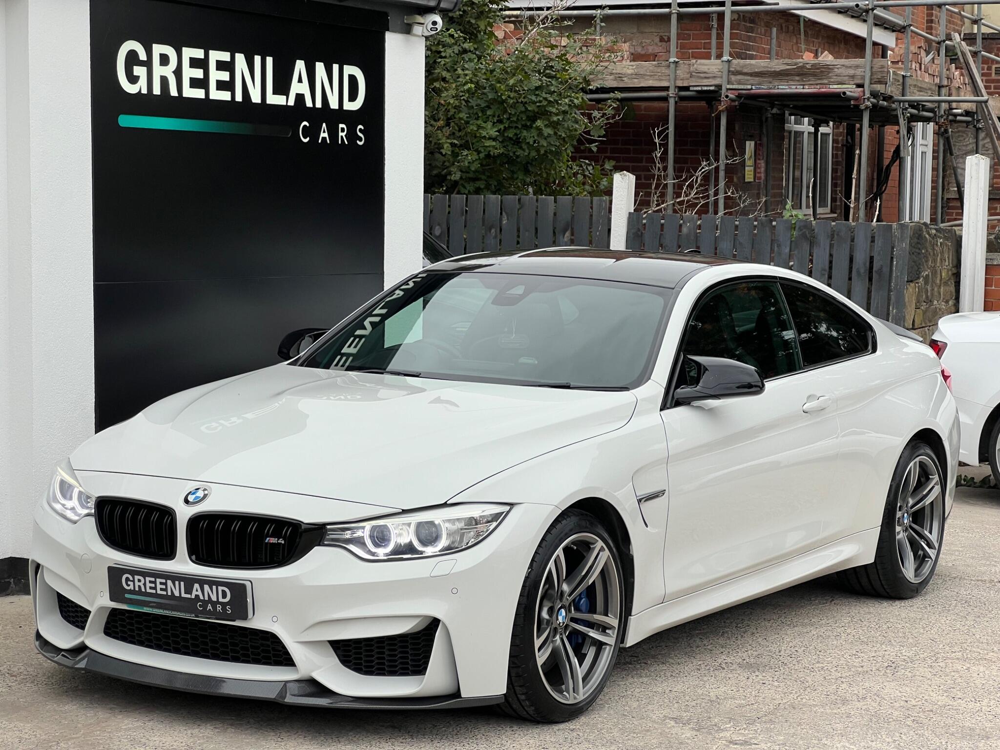 BMW M4 view 4